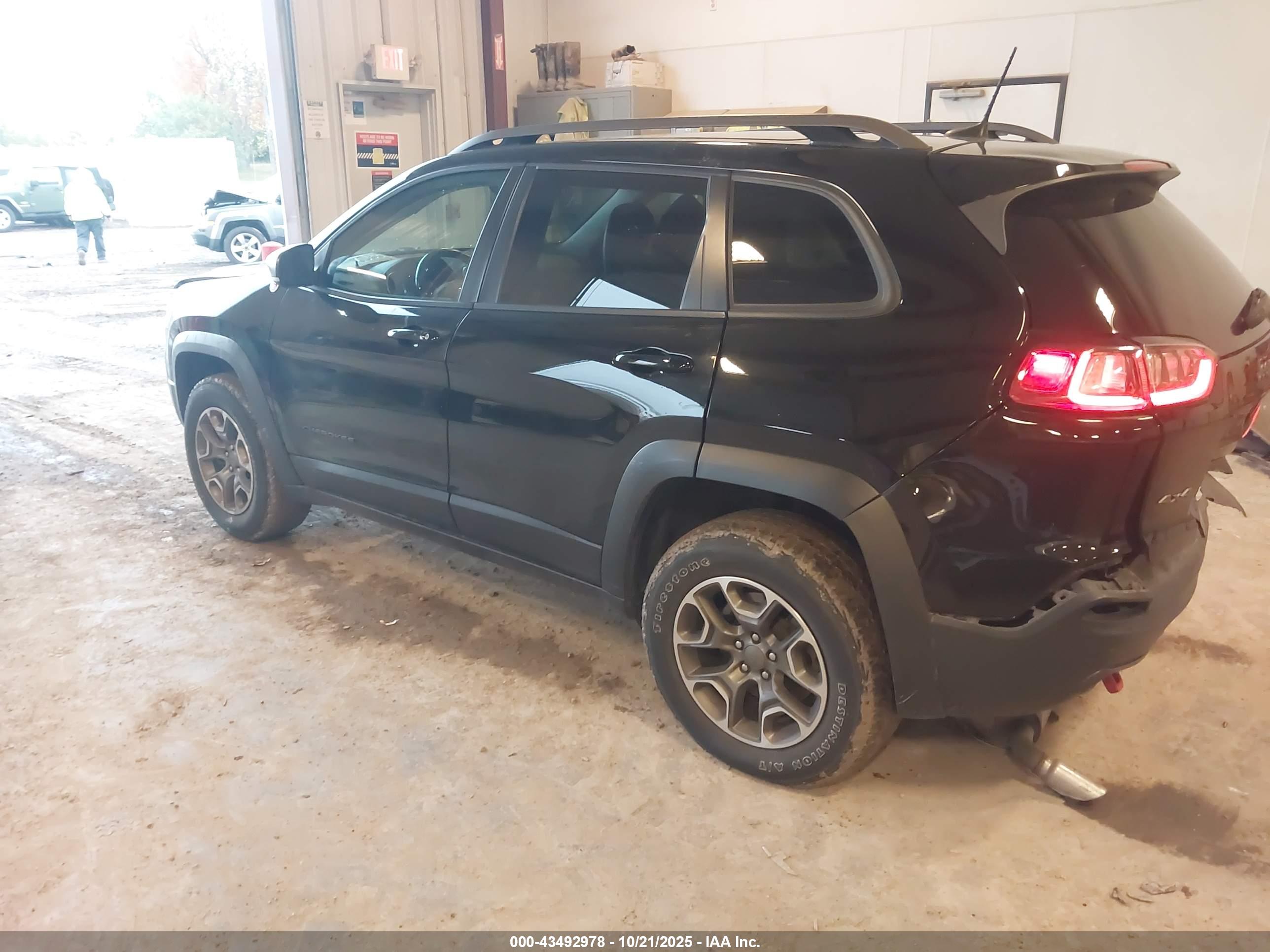 JEEP CHEROKEE image 3