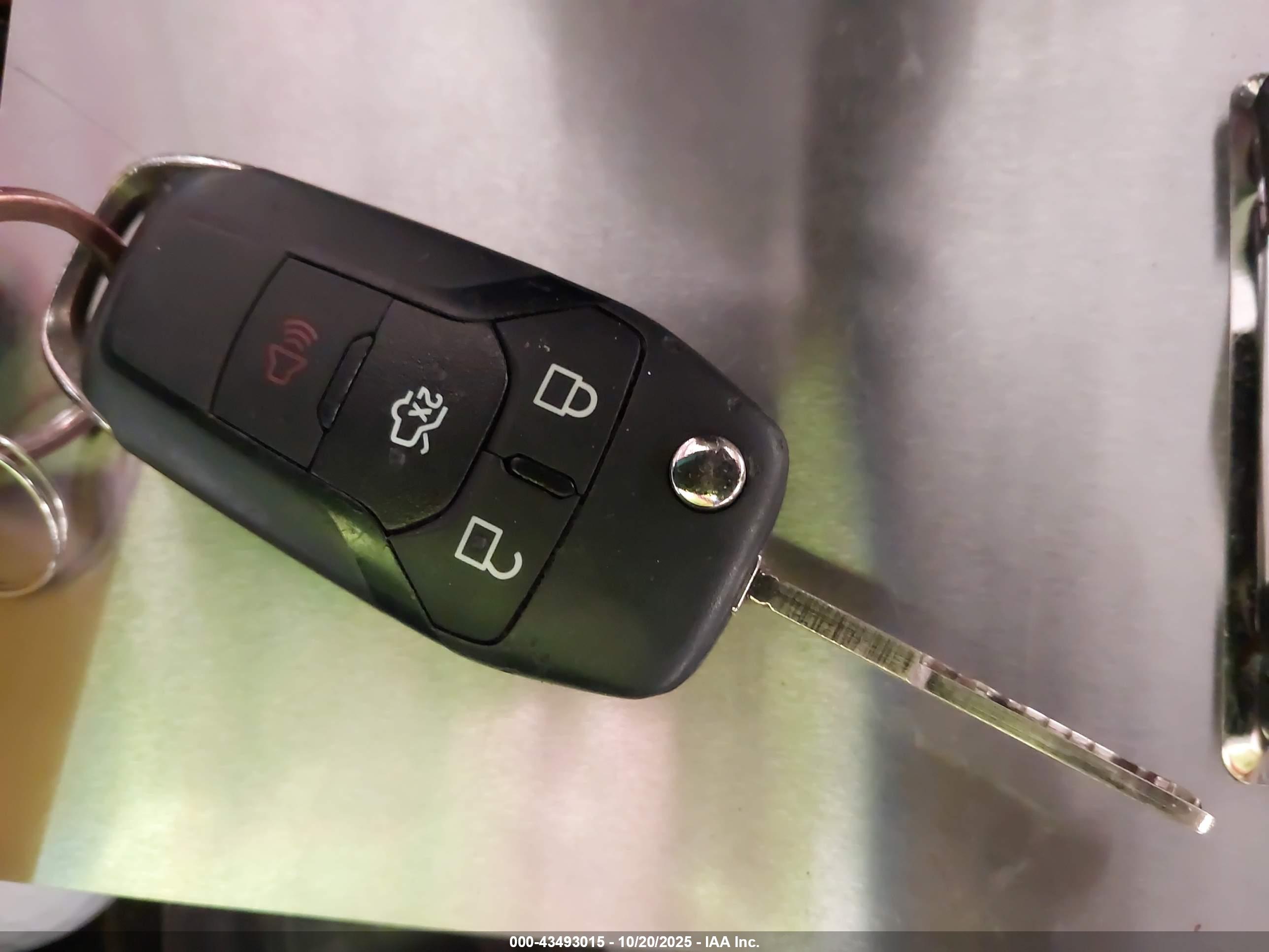 FORD FUSION image 11