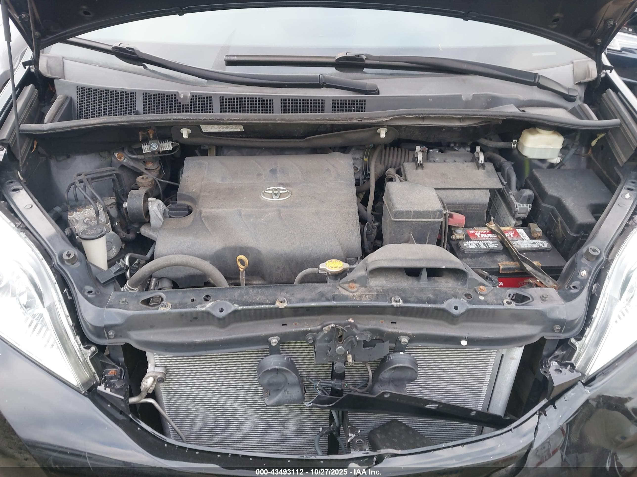 TOYOTA SIENNA image 10