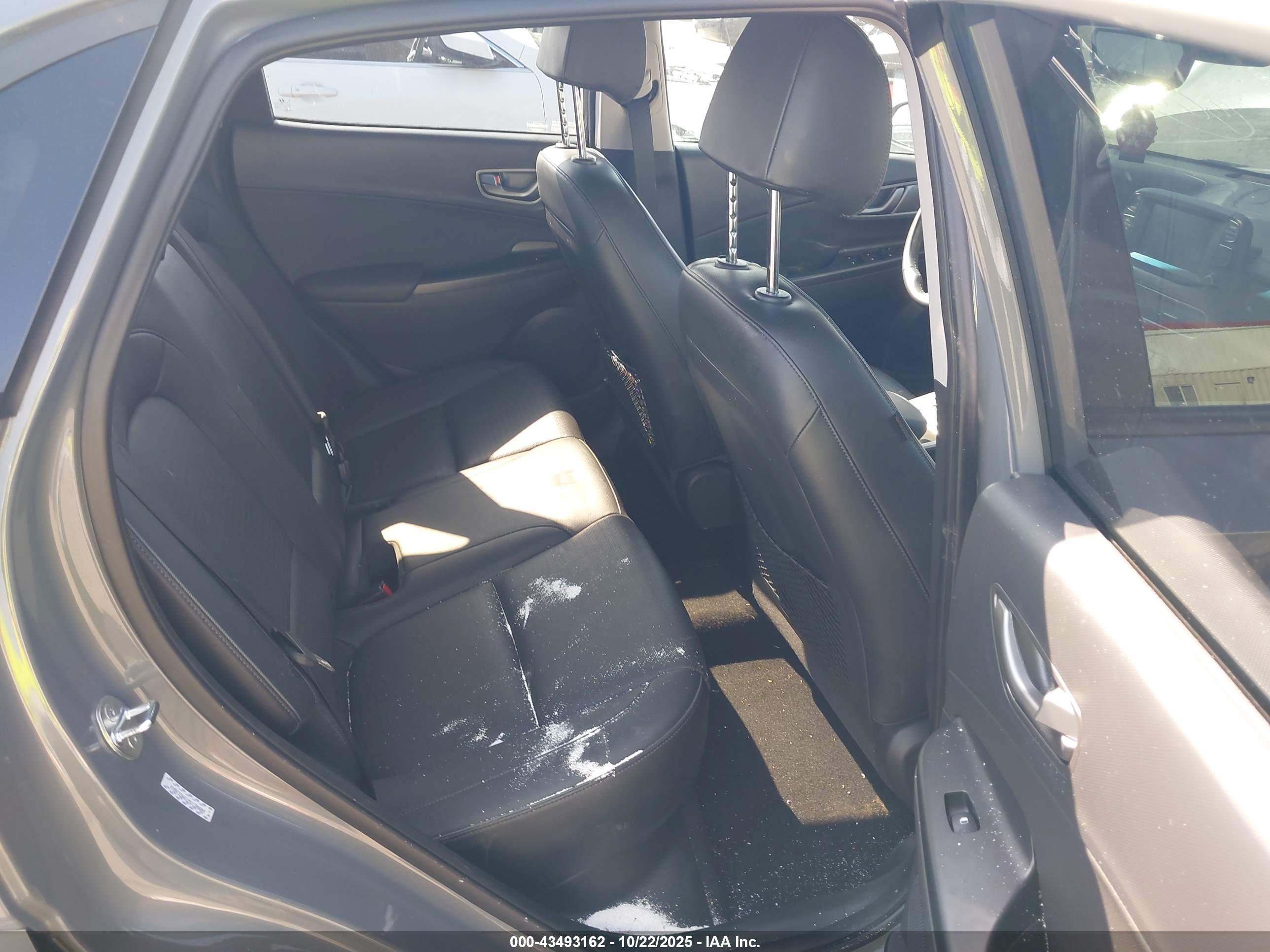 HYUNDAI KONA image 8