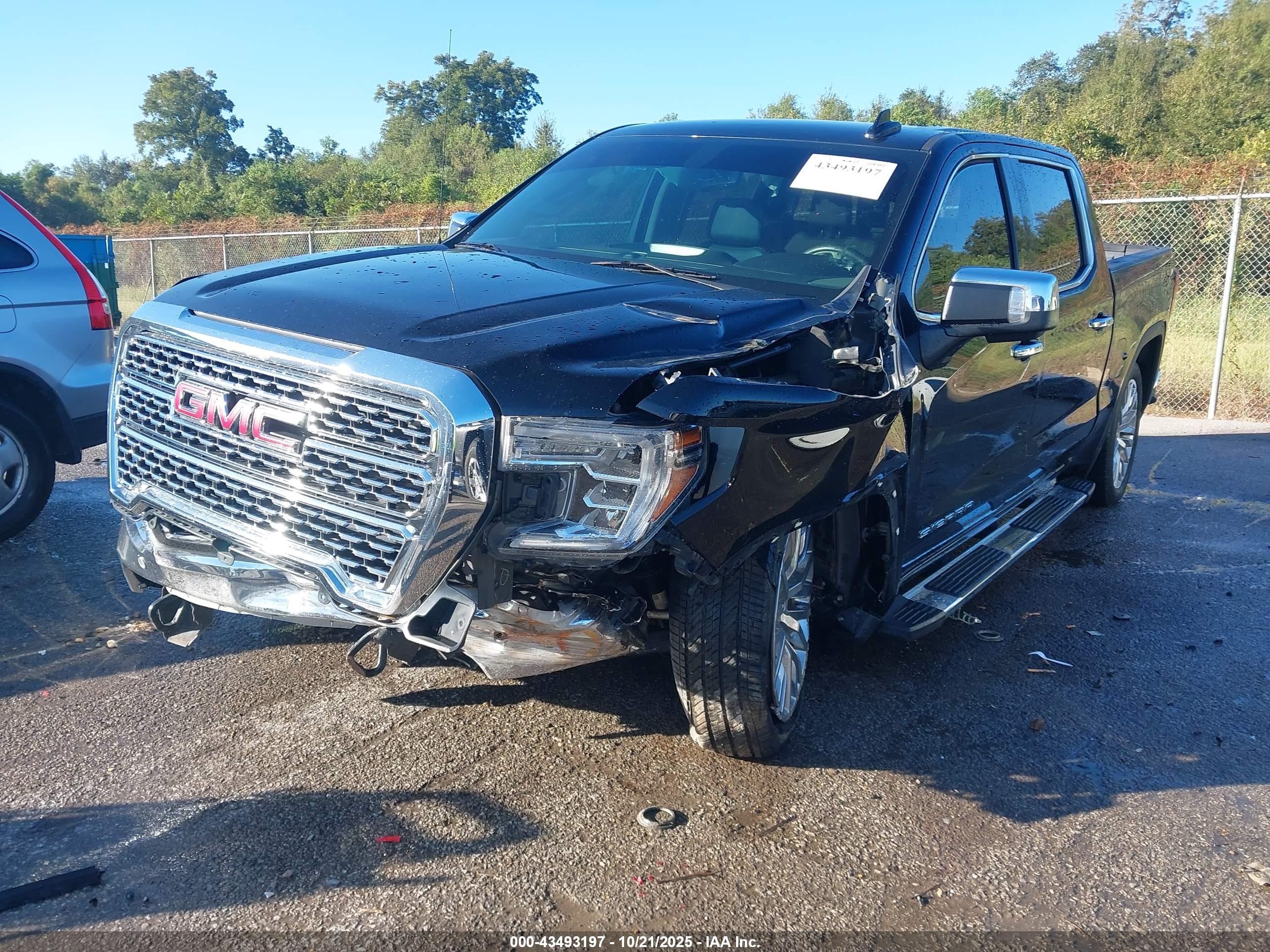 GMC SIERRA image 2
