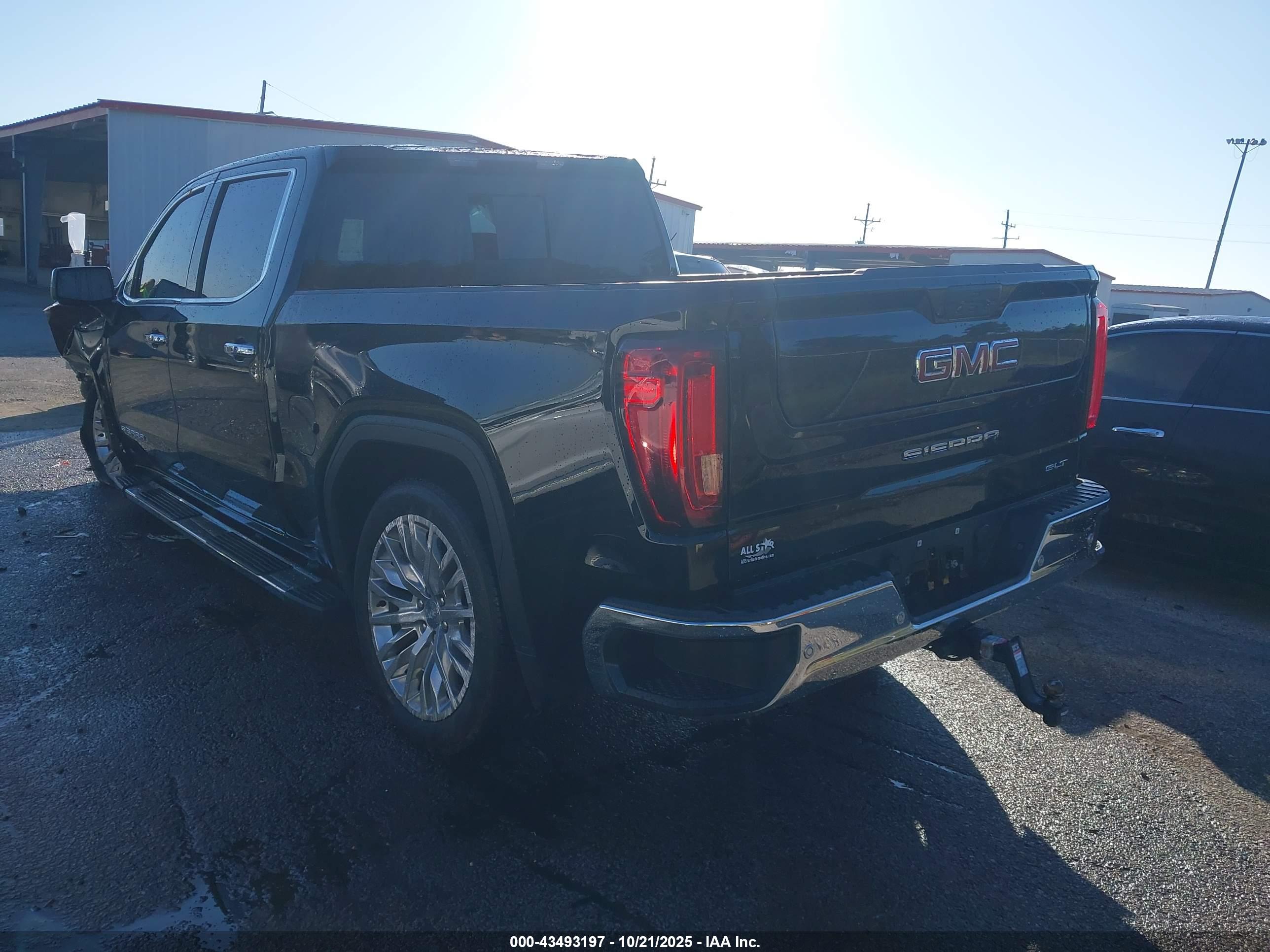 GMC SIERRA image 3