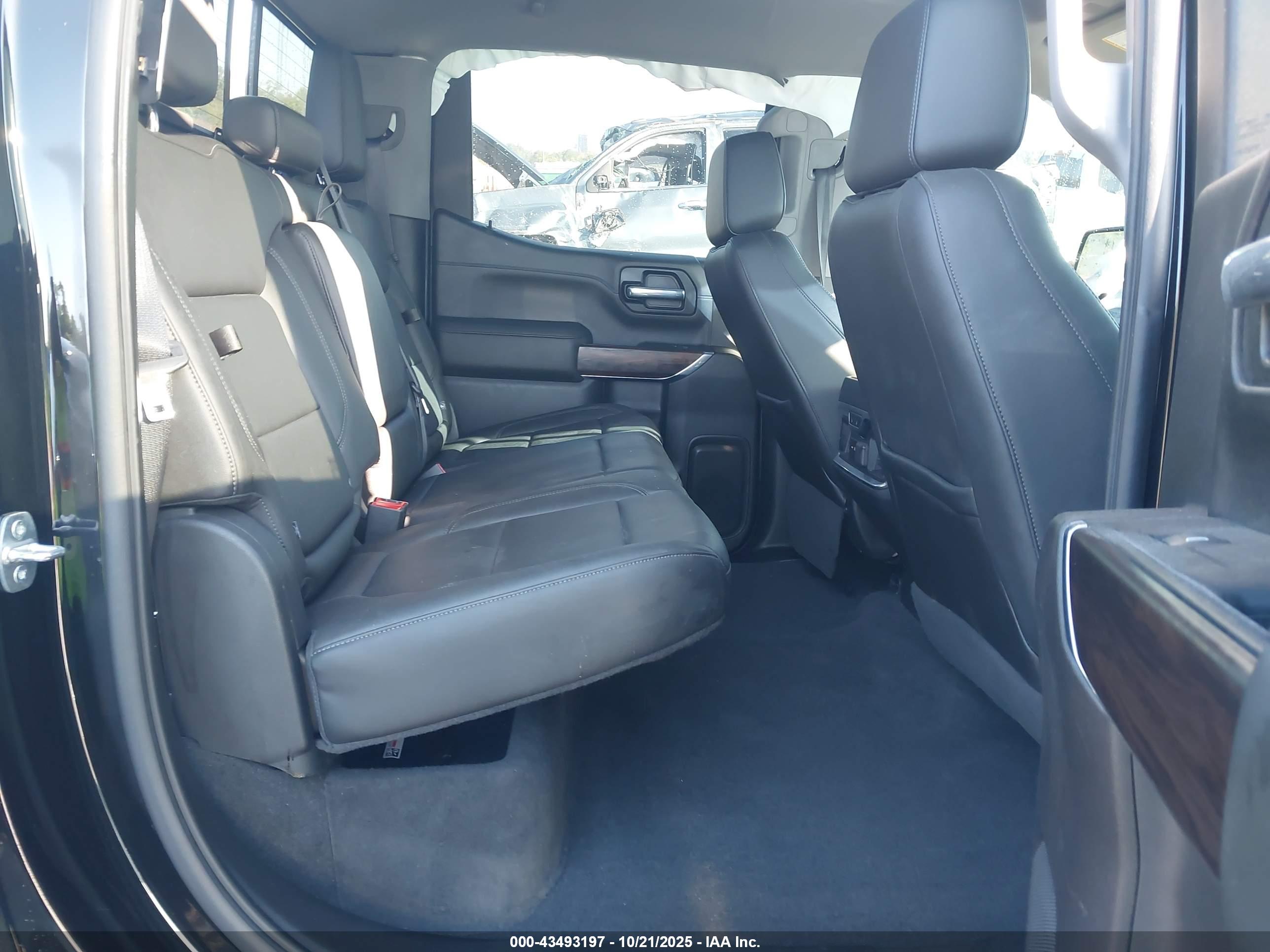 GMC SIERRA image 8