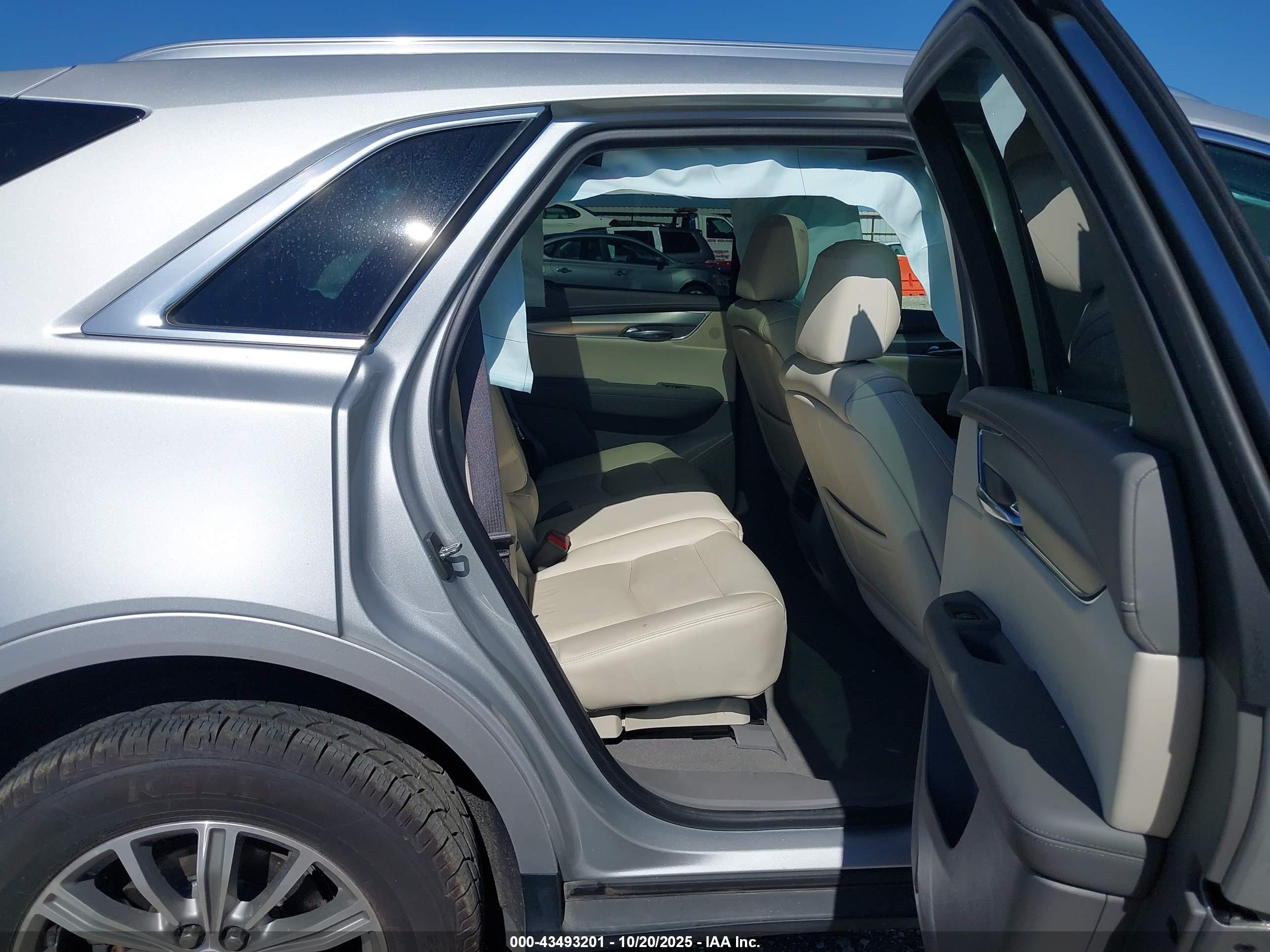 CADILLAC XT5 image 8