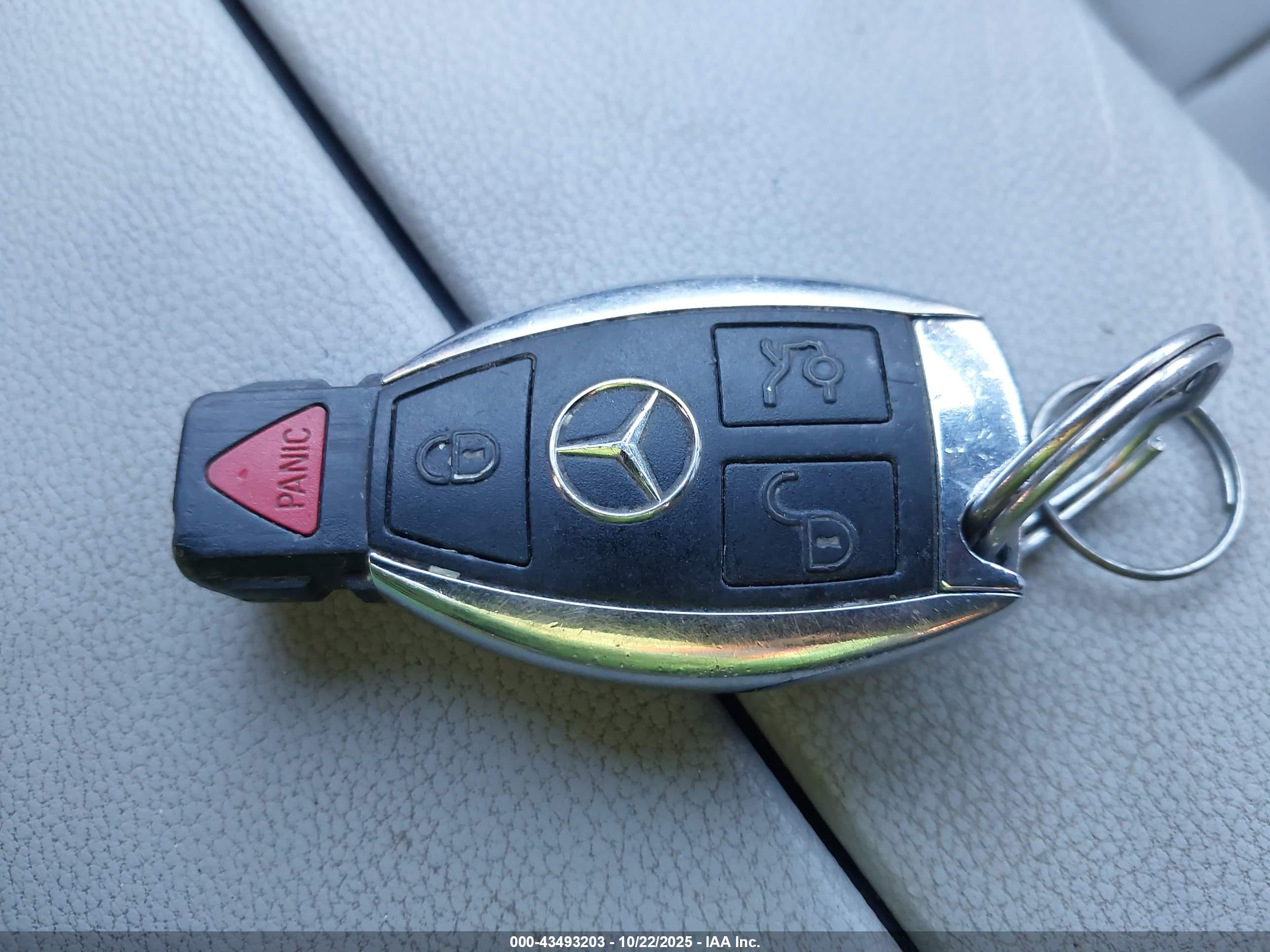 MERCEDES-BENZ E image 11