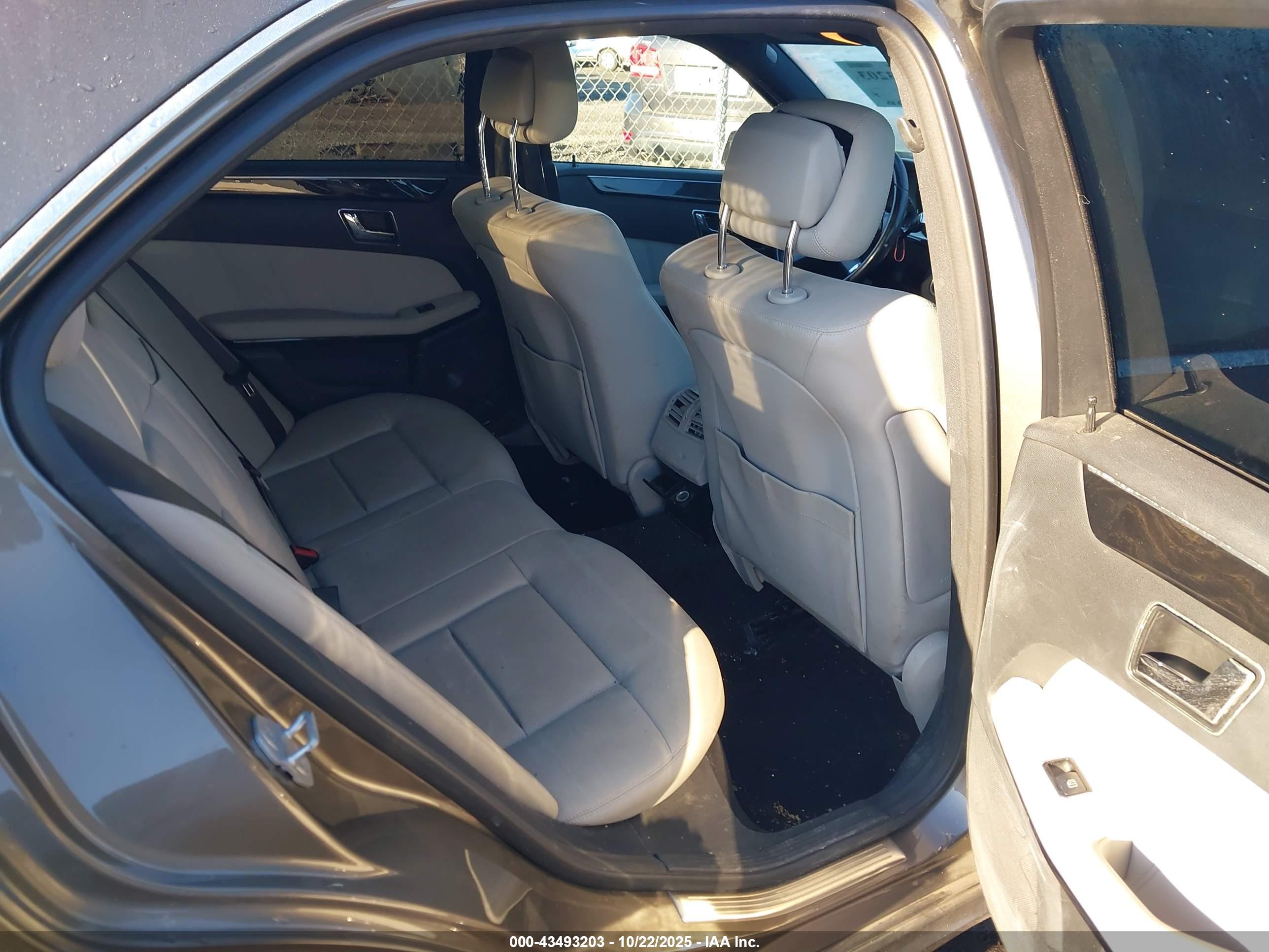 MERCEDES-BENZ E image 8