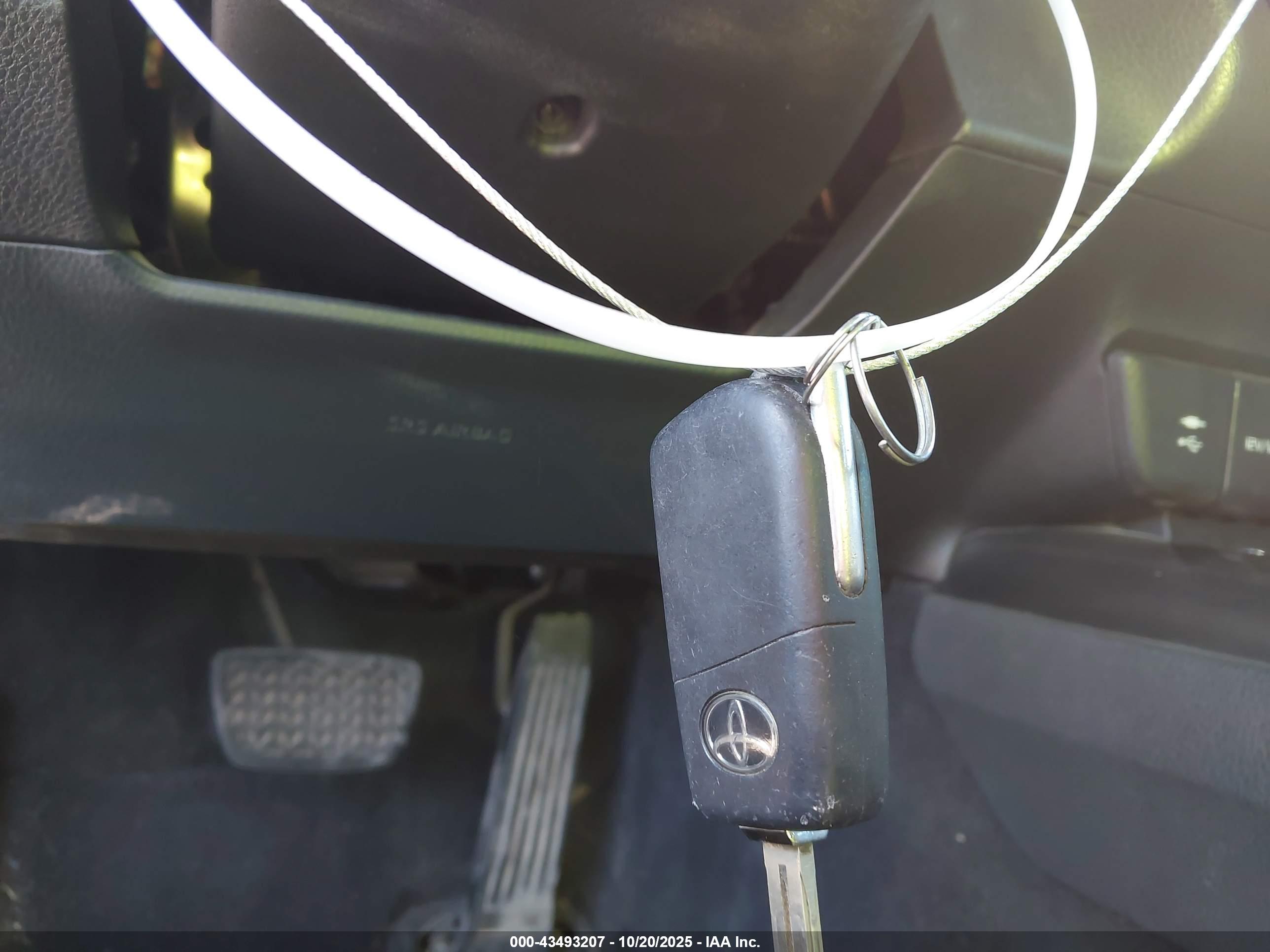TOYOTA CAMRY image 11