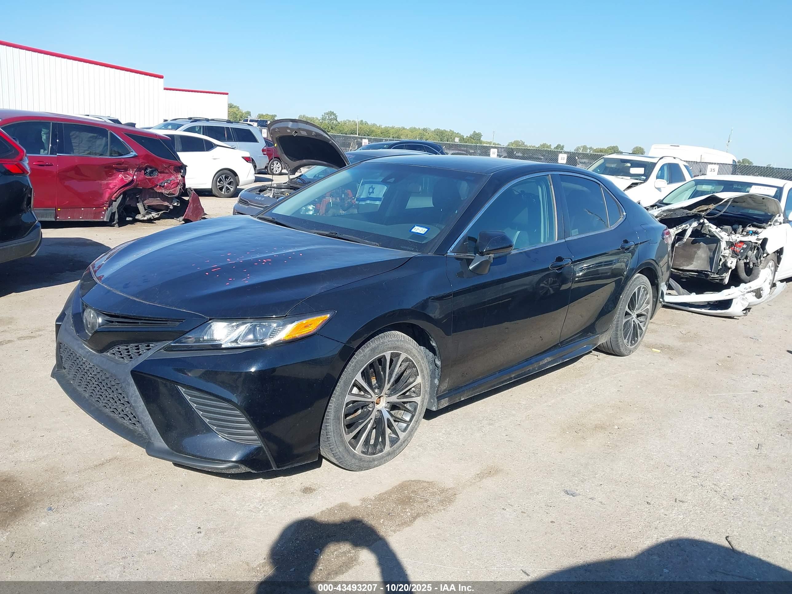 TOYOTA CAMRY image 2