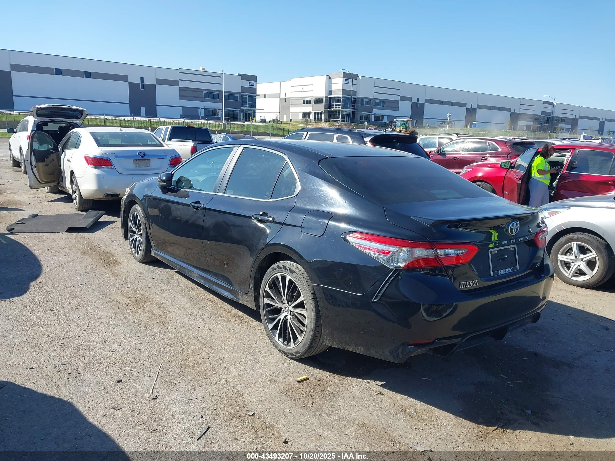 TOYOTA CAMRY image 3