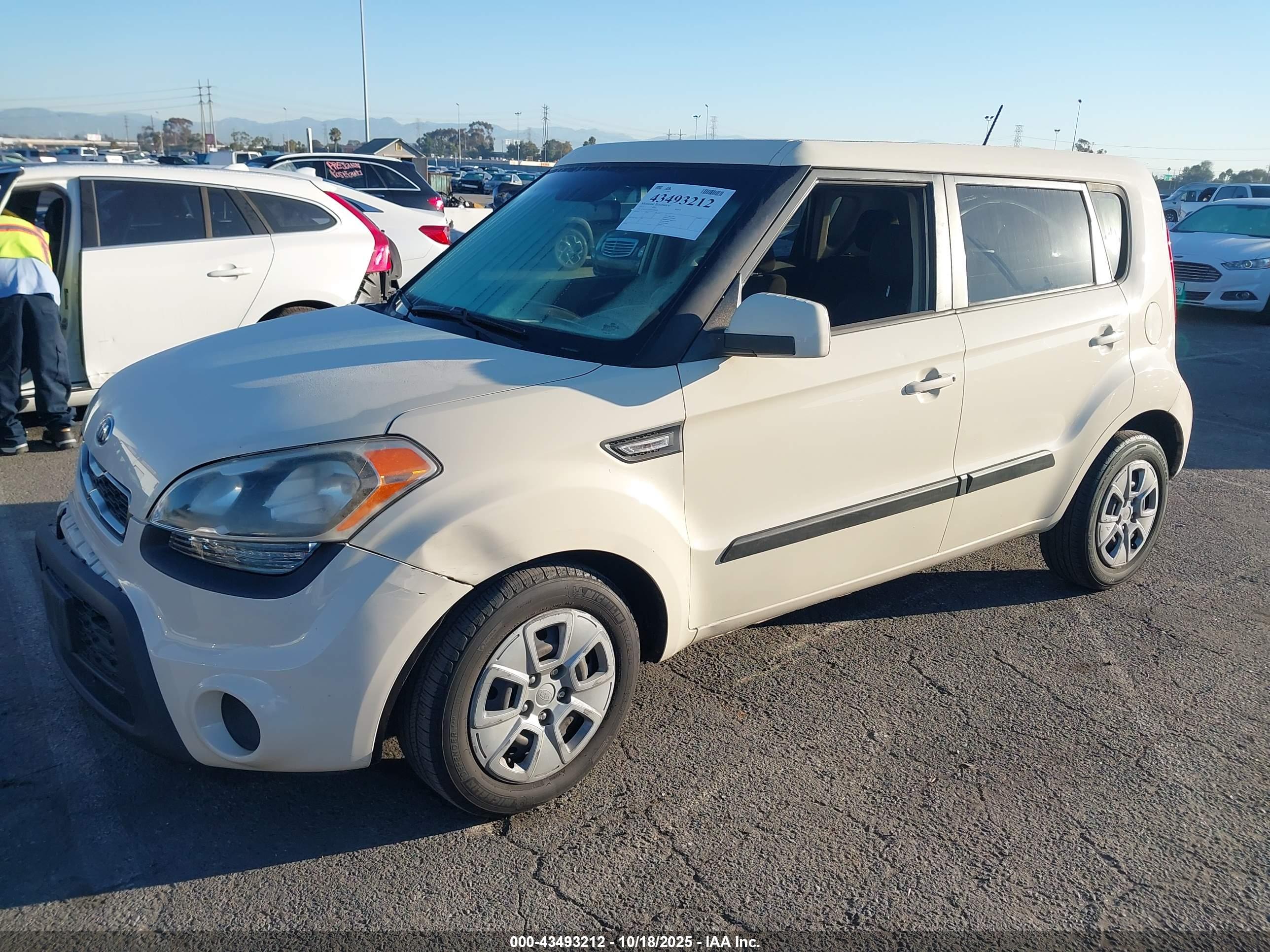 KIA SOUL image 2