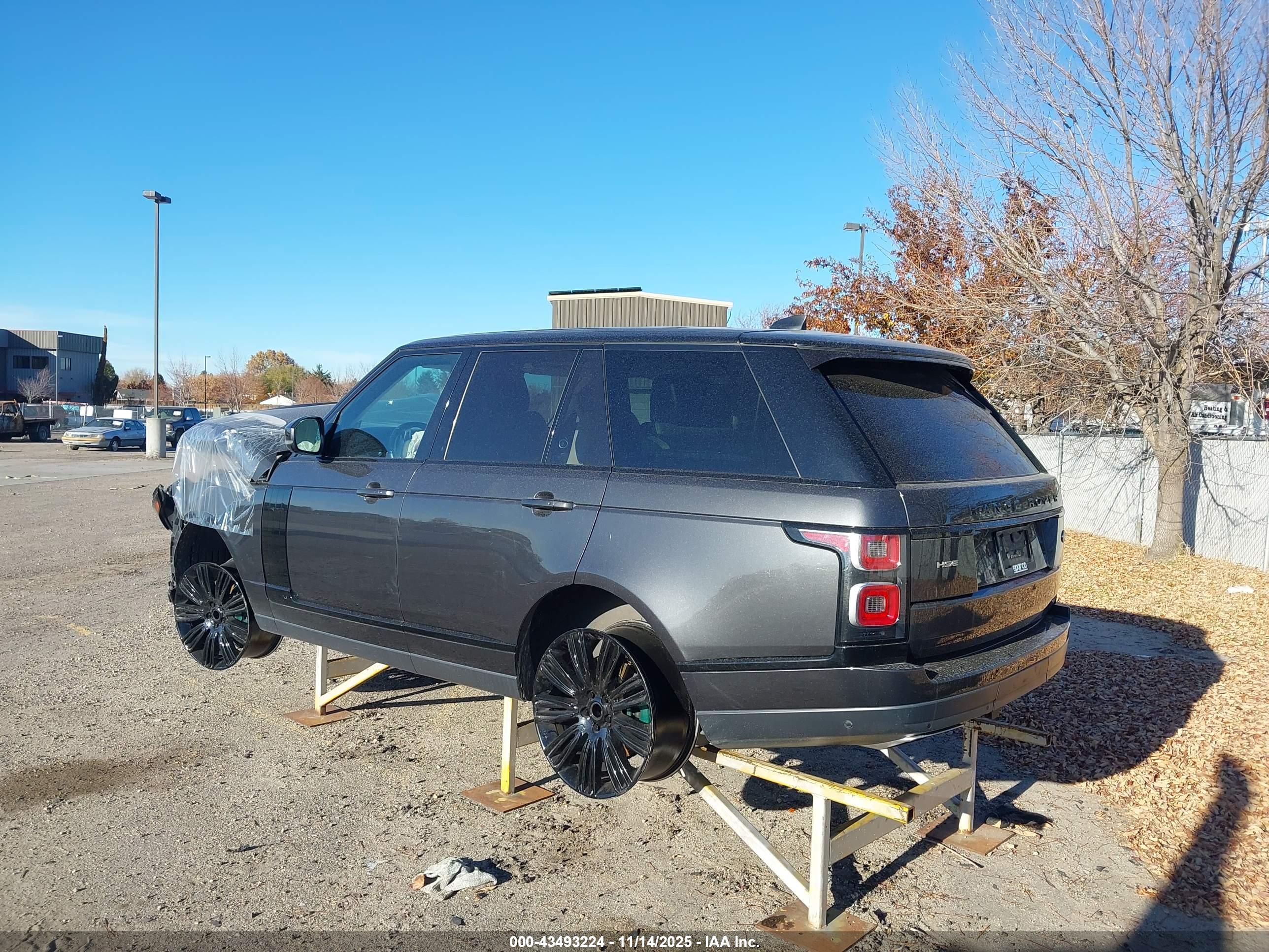 LAND ROVER image 3