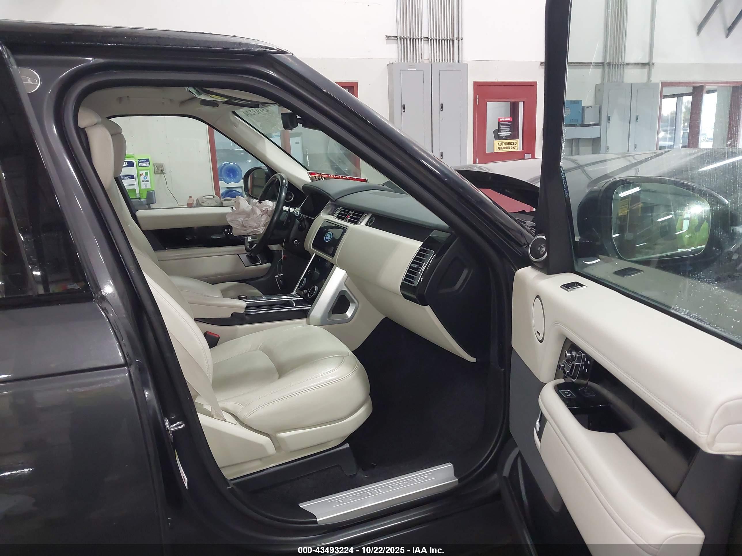 LAND ROVER image 5