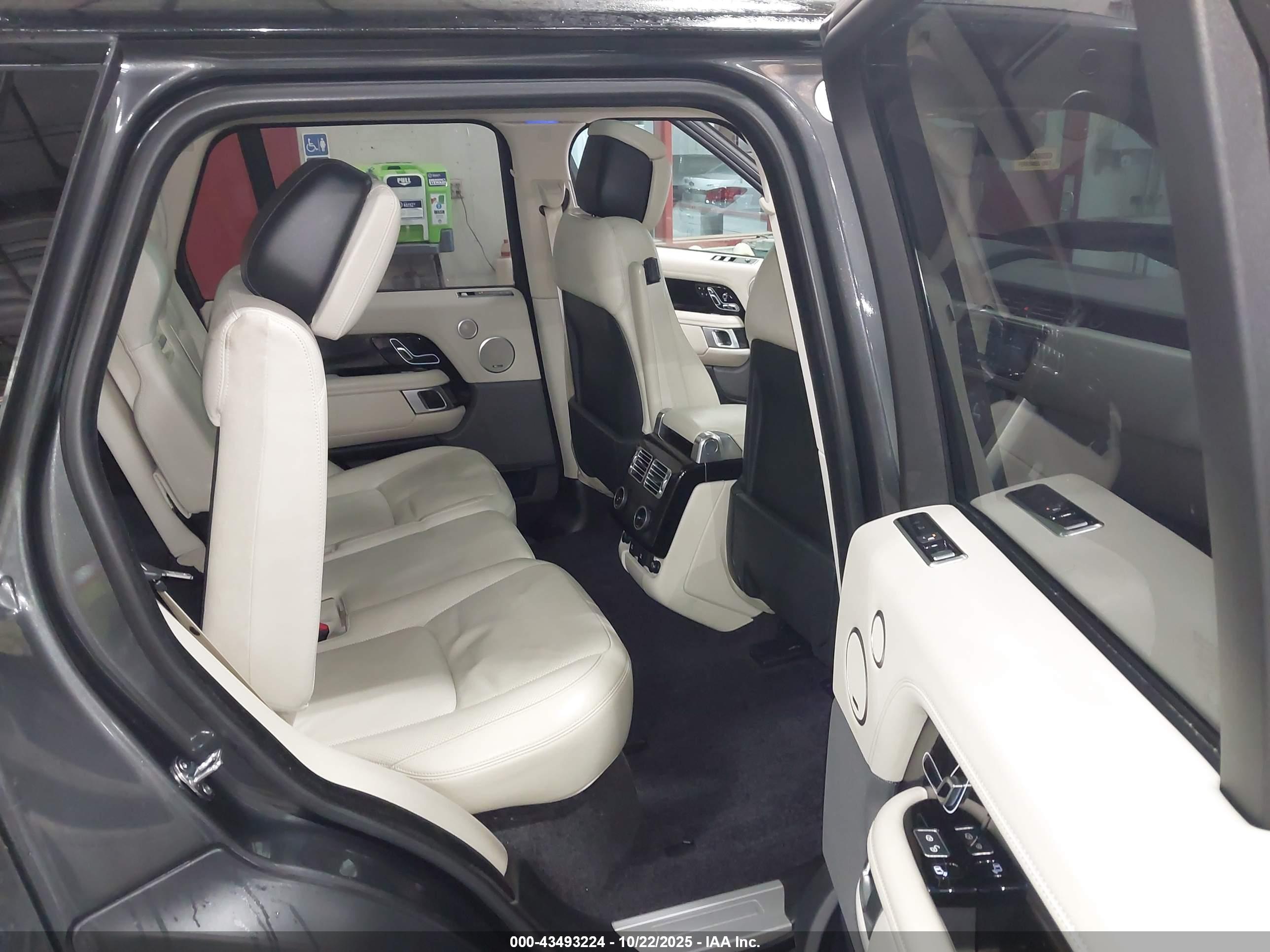 LAND ROVER image 8