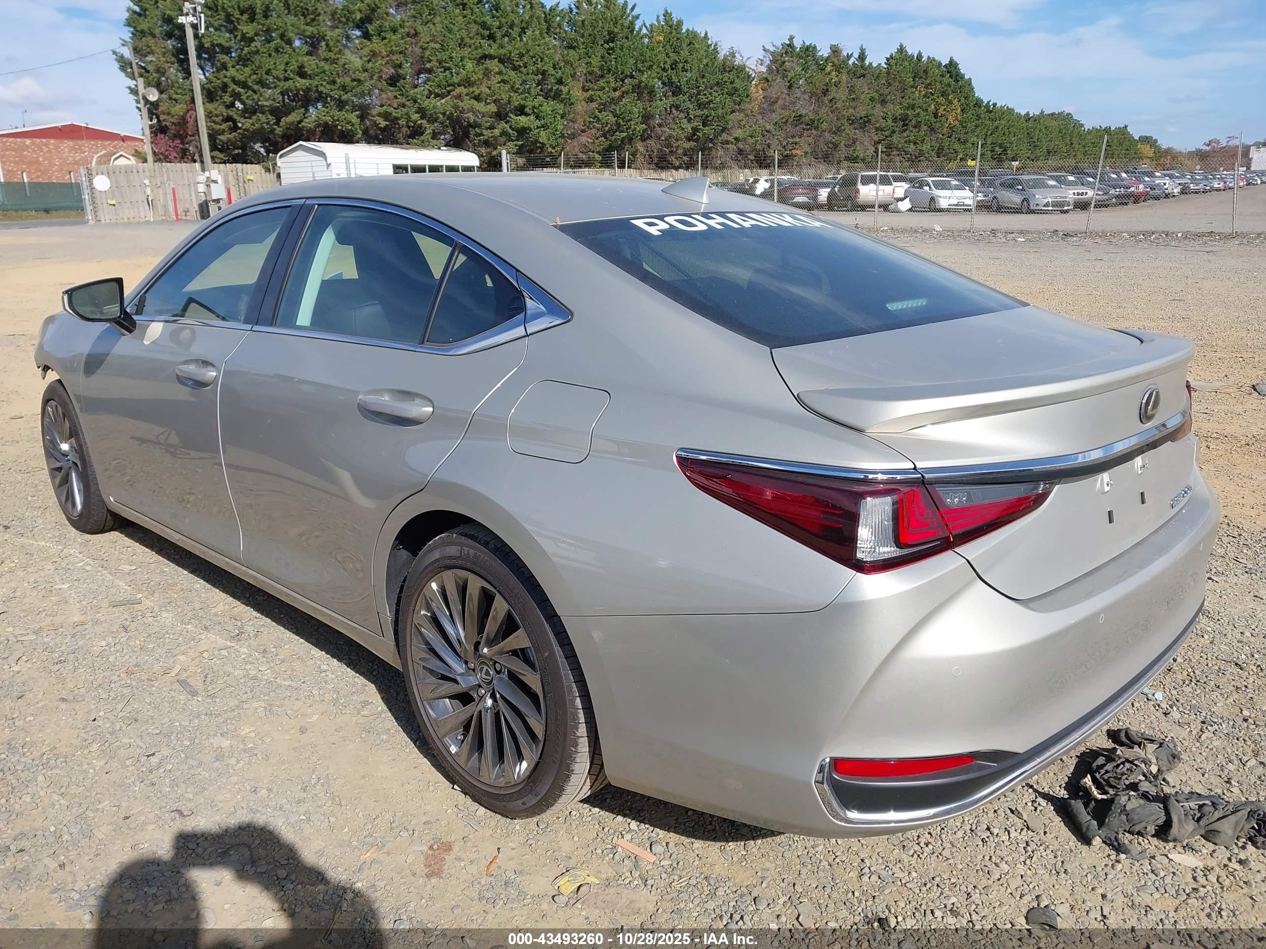 LEXUS ES image 3