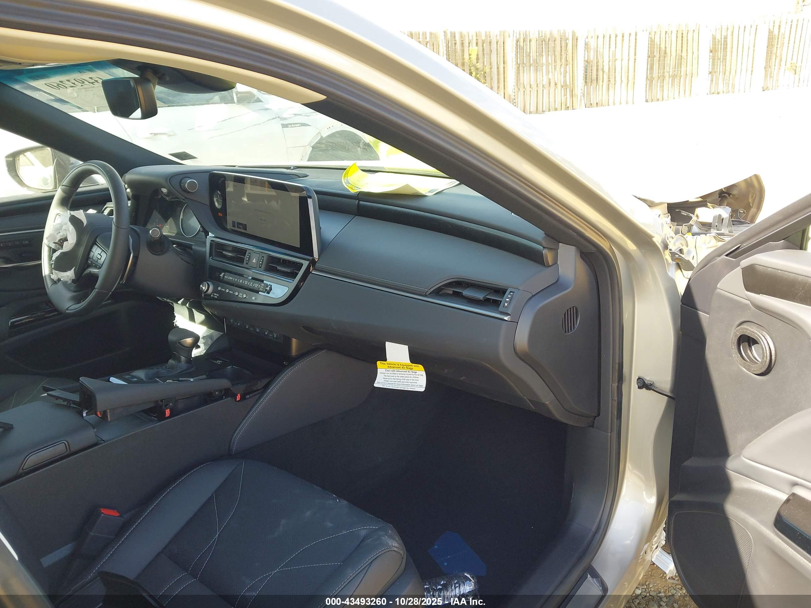 LEXUS ES image 5