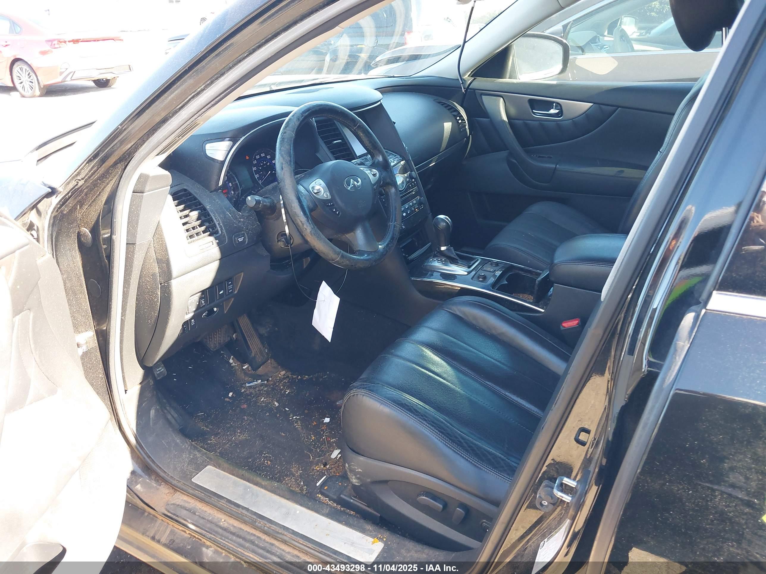 INFINITI QX70 image 5
