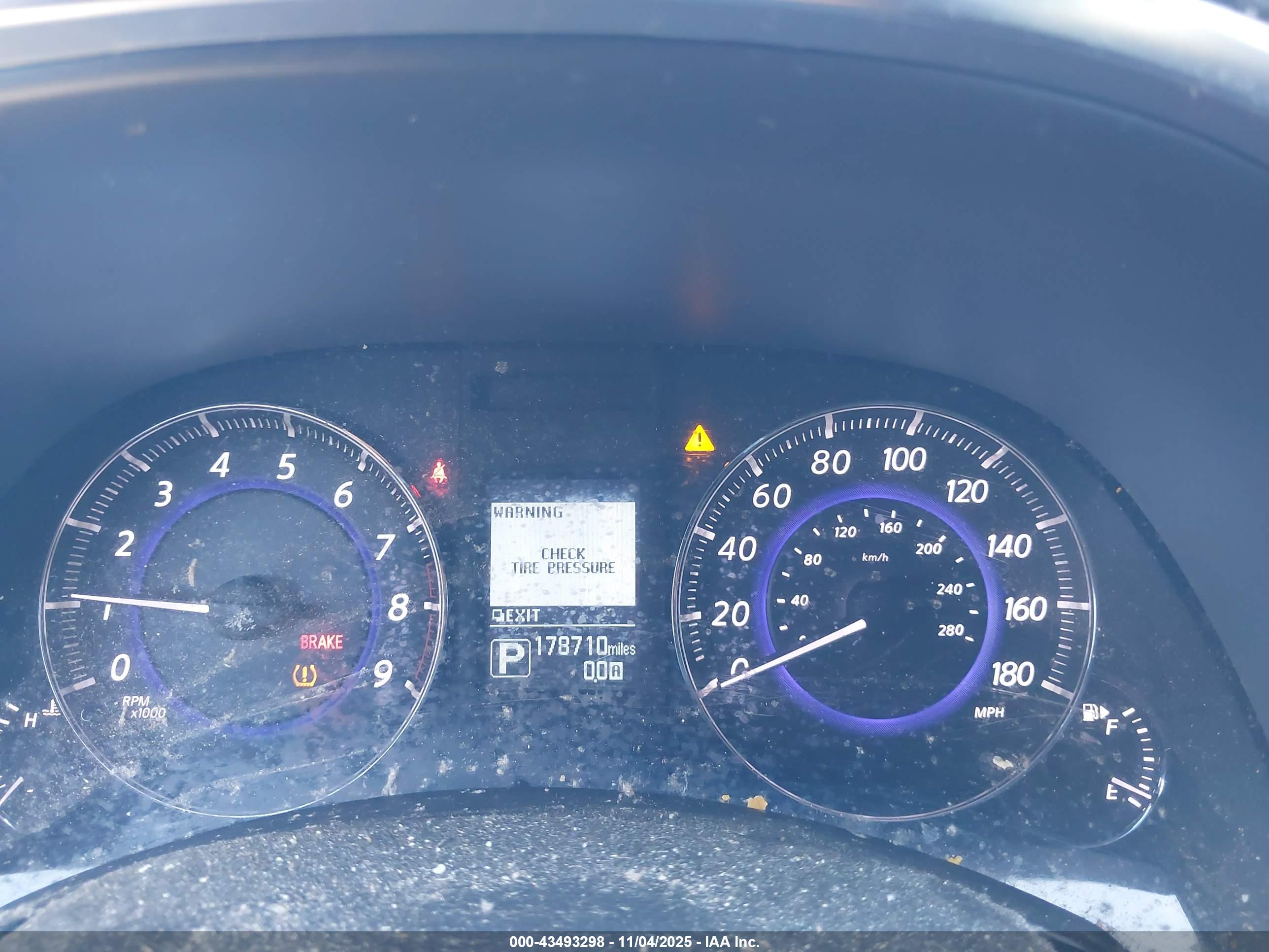 INFINITI QX70 image 7