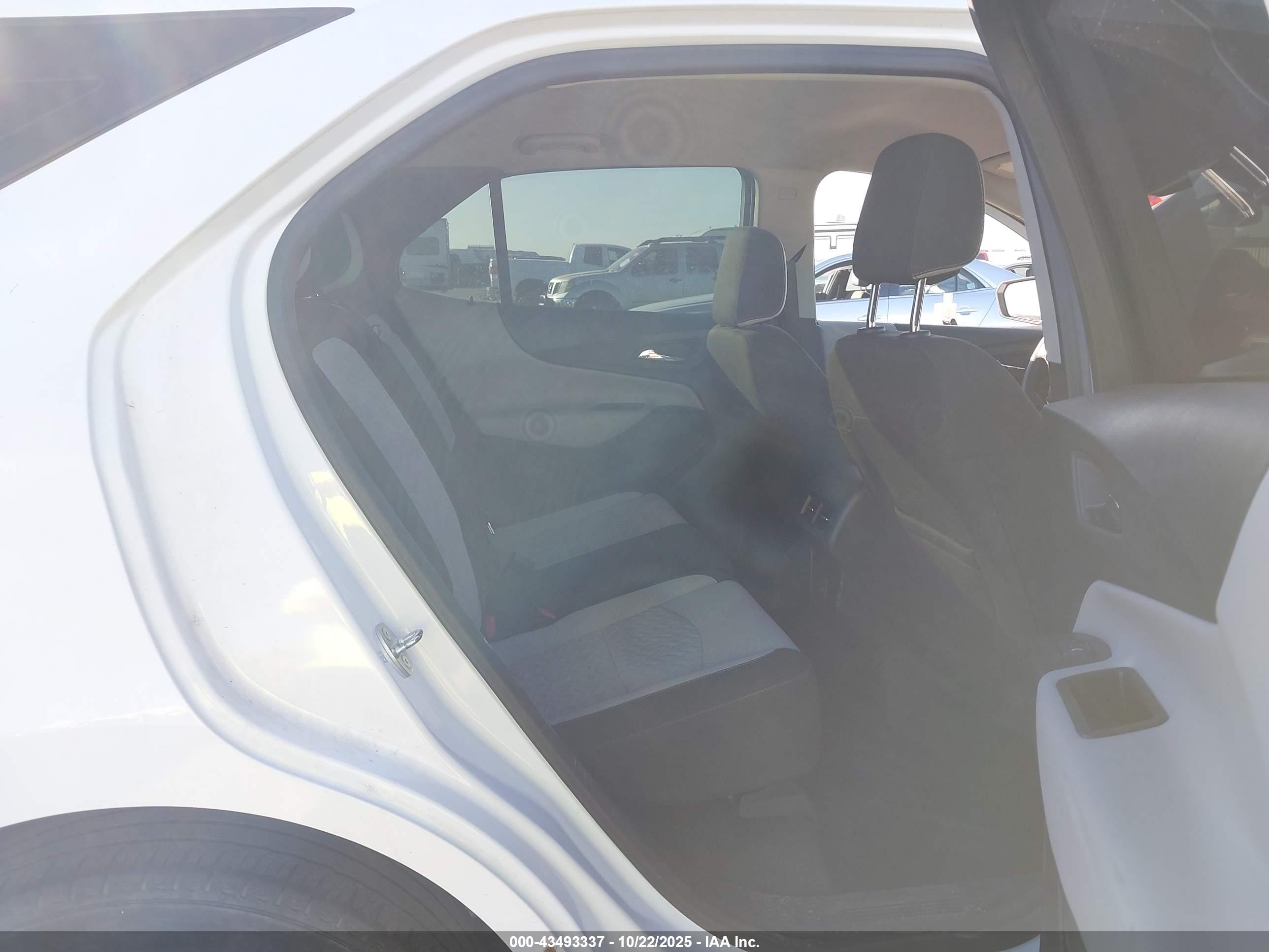 CHEVROLET EQUINOX image 8