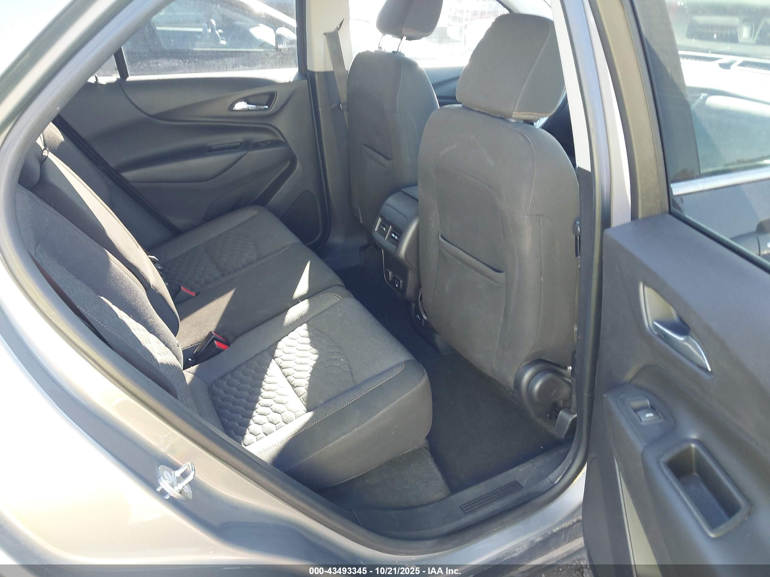 CHEVROLET EQUINOX image 8