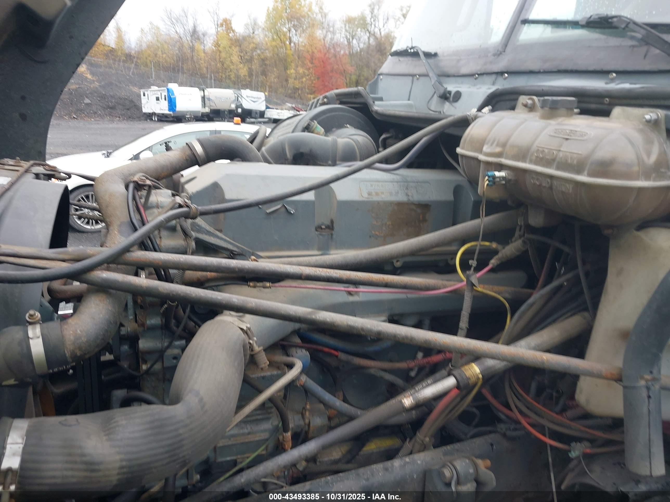 FREIGHTLINER CONVENTIONAL image 10