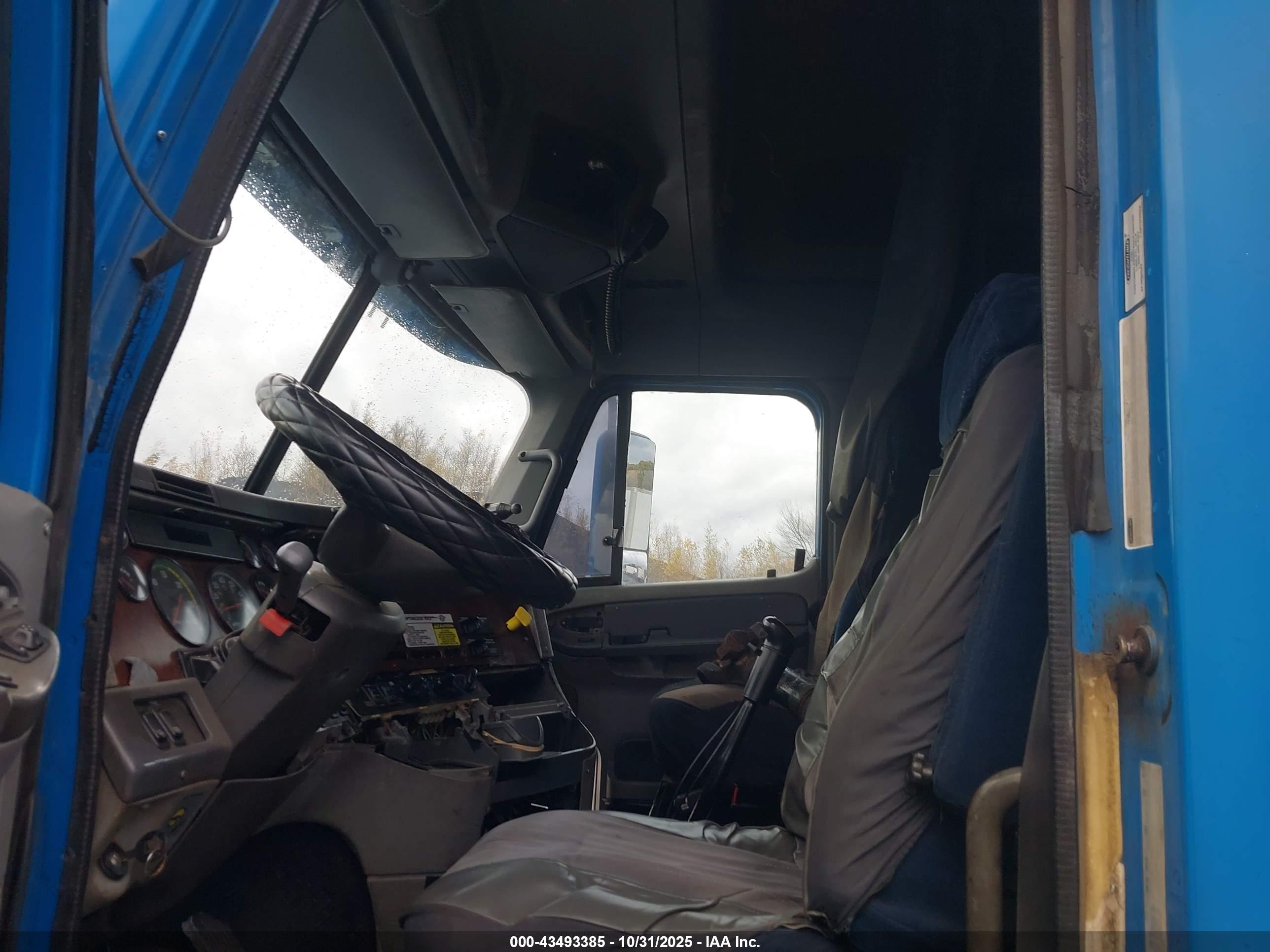 FREIGHTLINER CONVENTIONAL image 8
