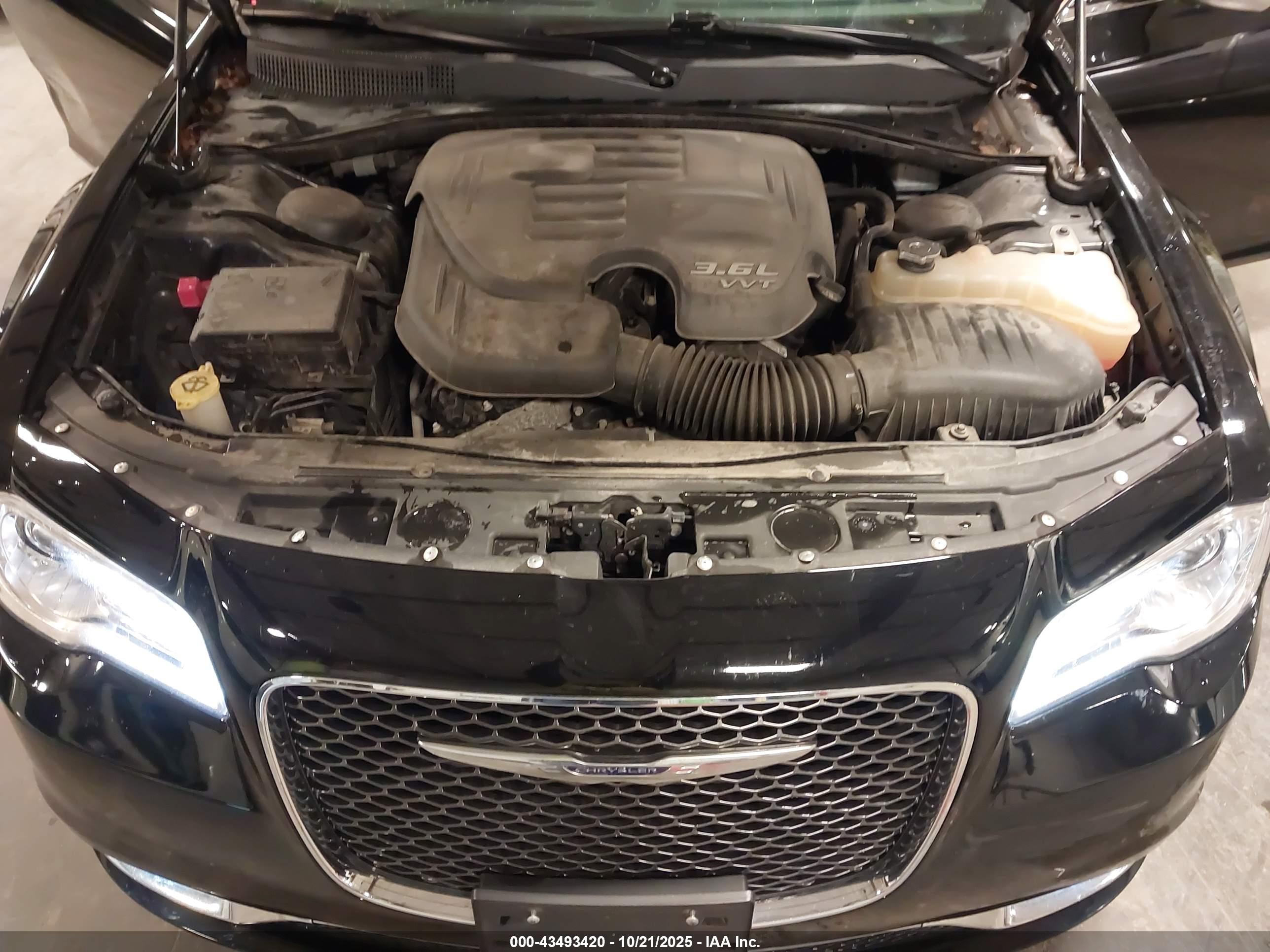 CHRYSLER 300 image 10