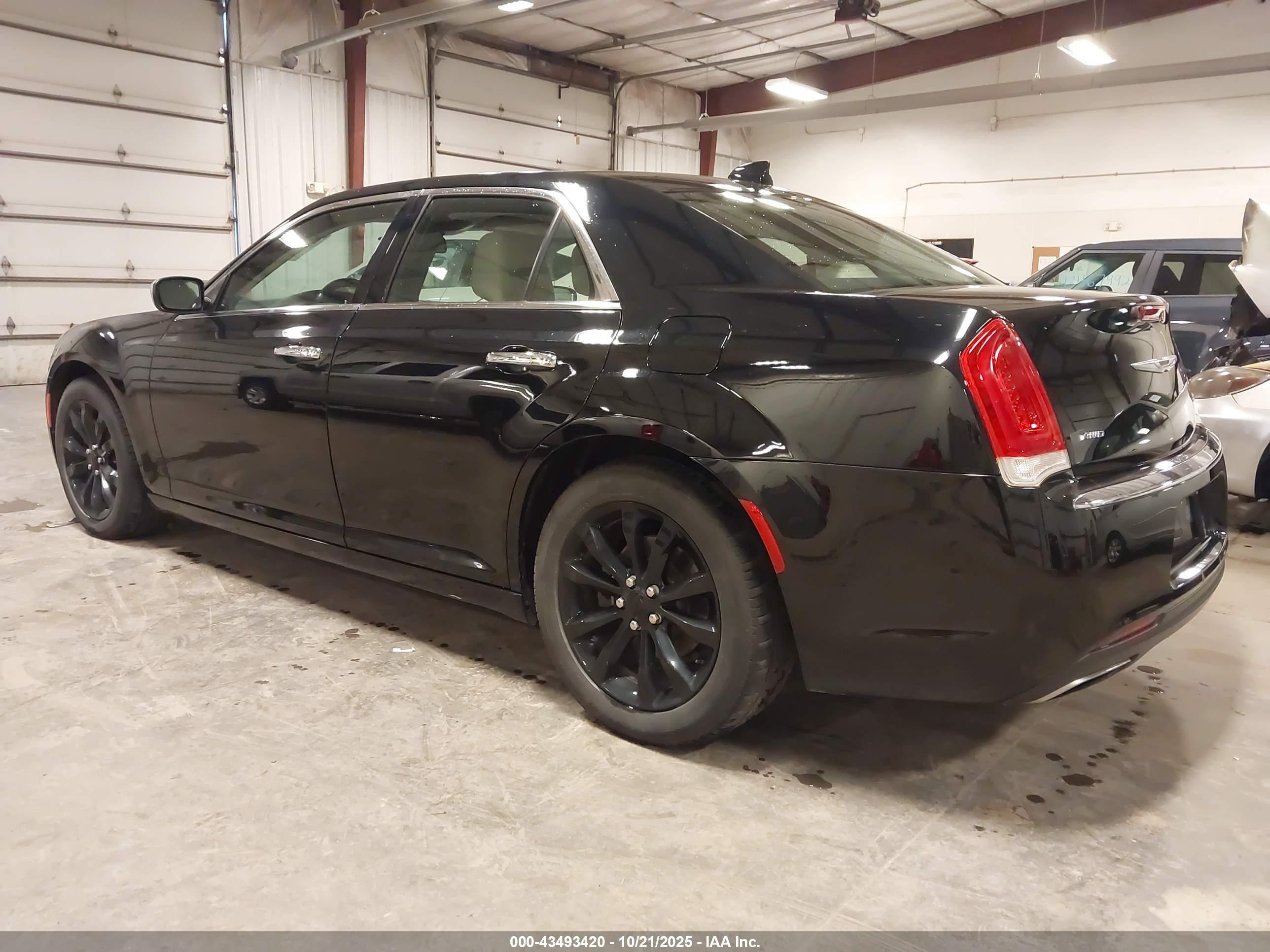 CHRYSLER 300 image 3