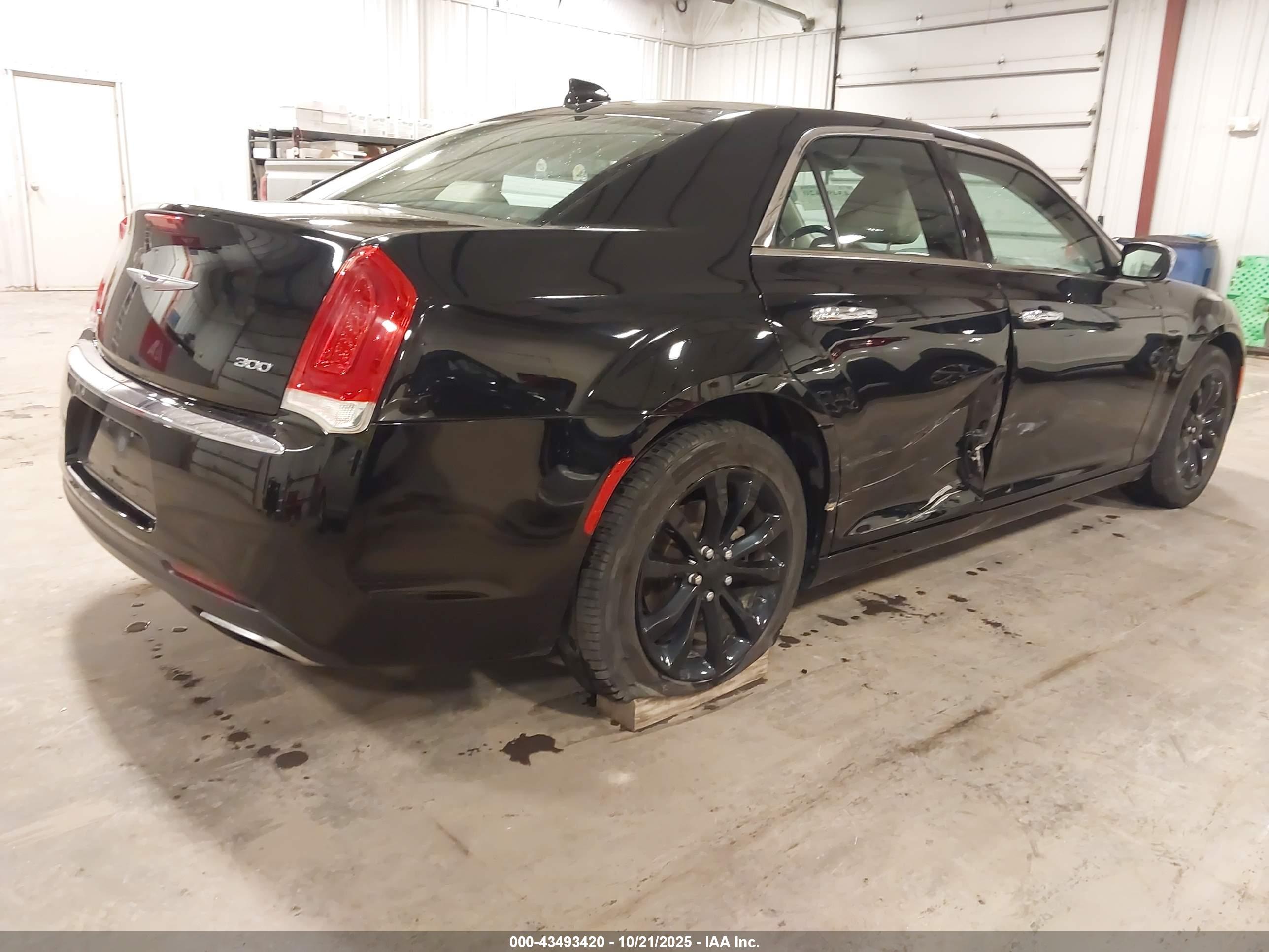 CHRYSLER 300 image 4