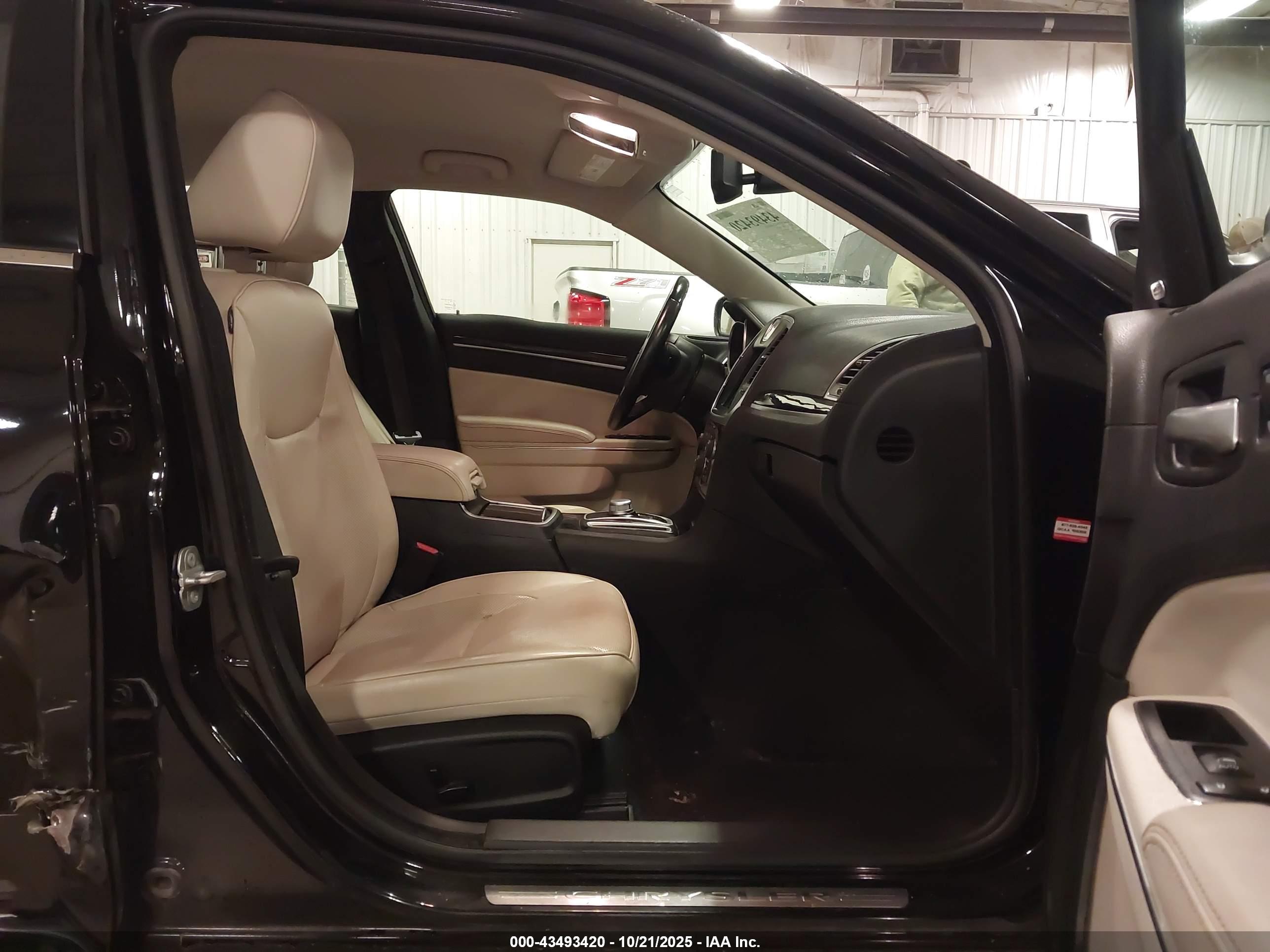 CHRYSLER 300 image 5