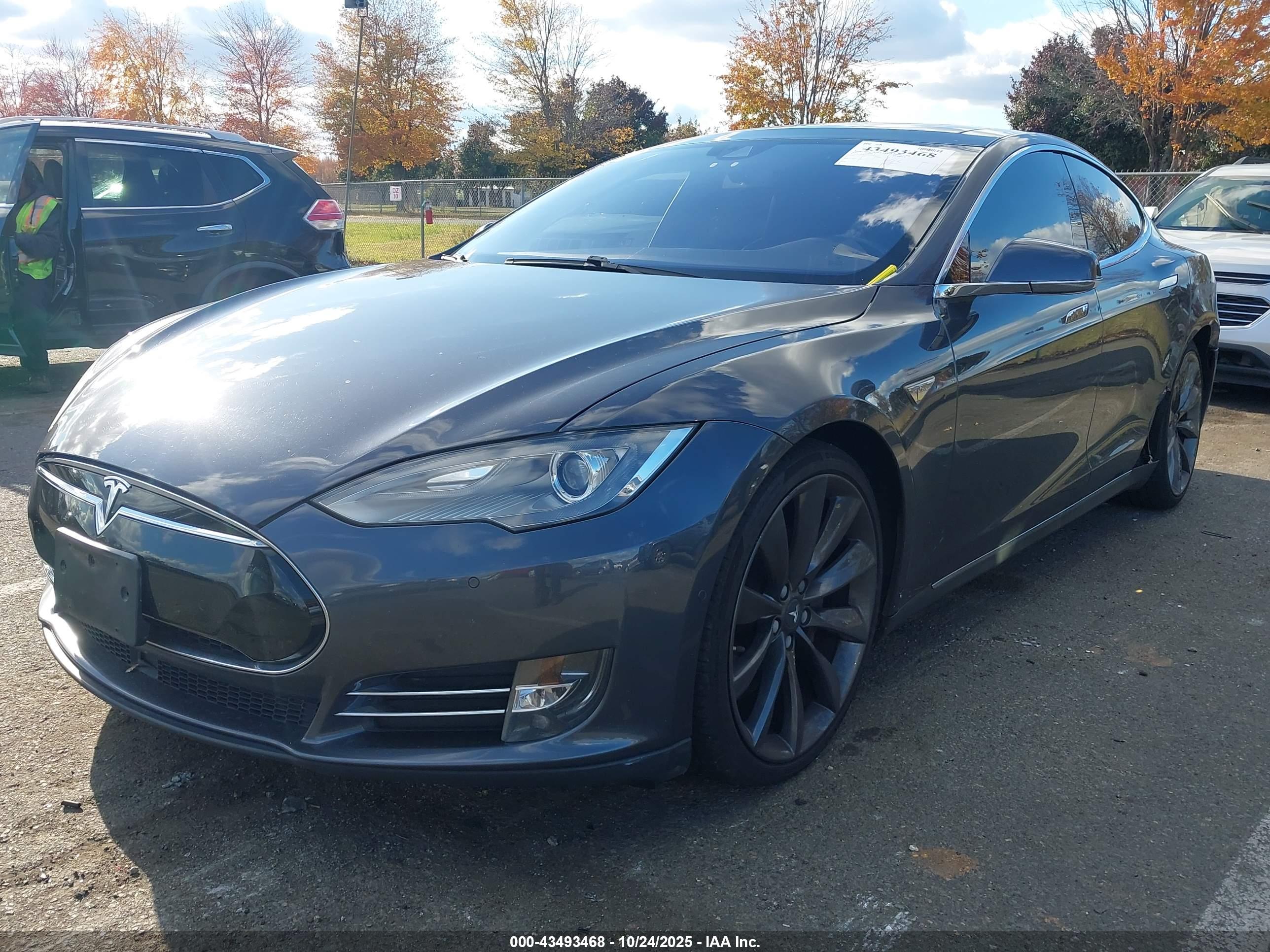 TESLA MODEL image 2