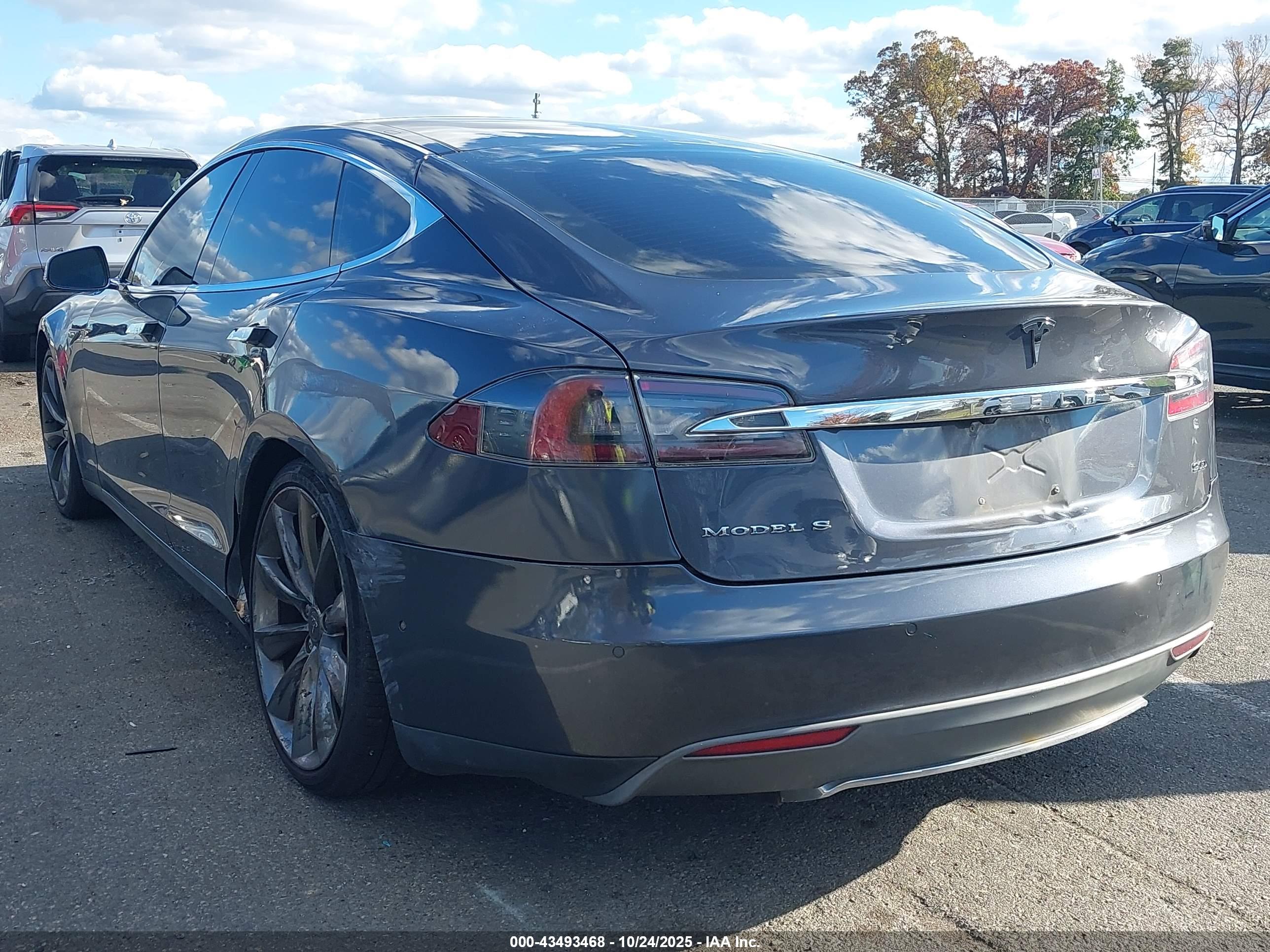 TESLA MODEL image 3