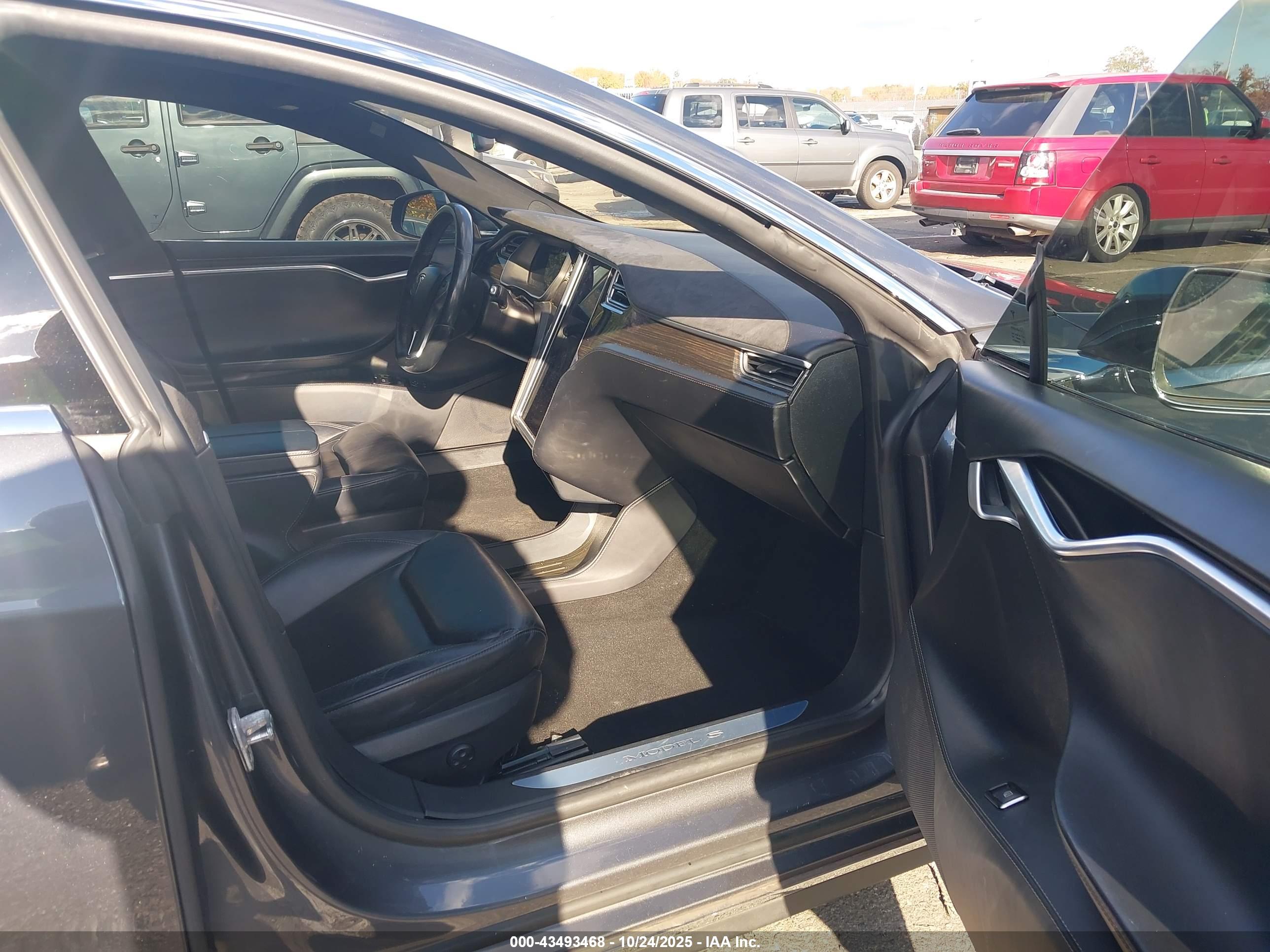 TESLA MODEL image 5