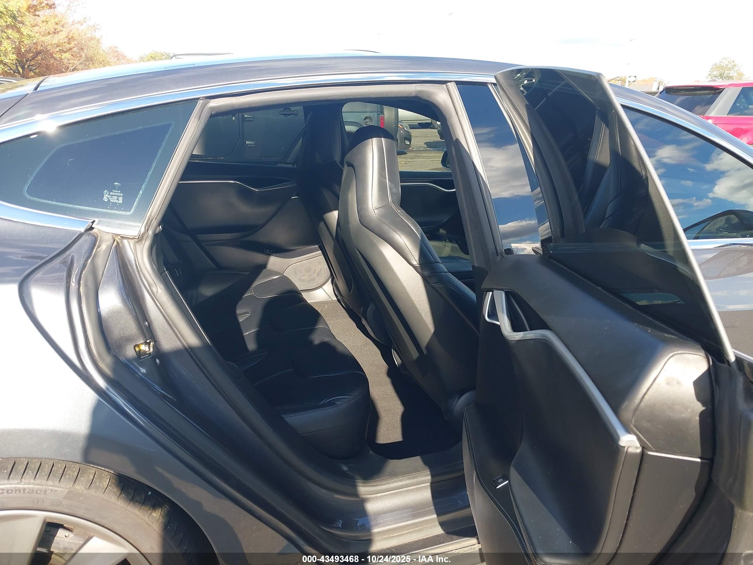 TESLA MODEL image 8