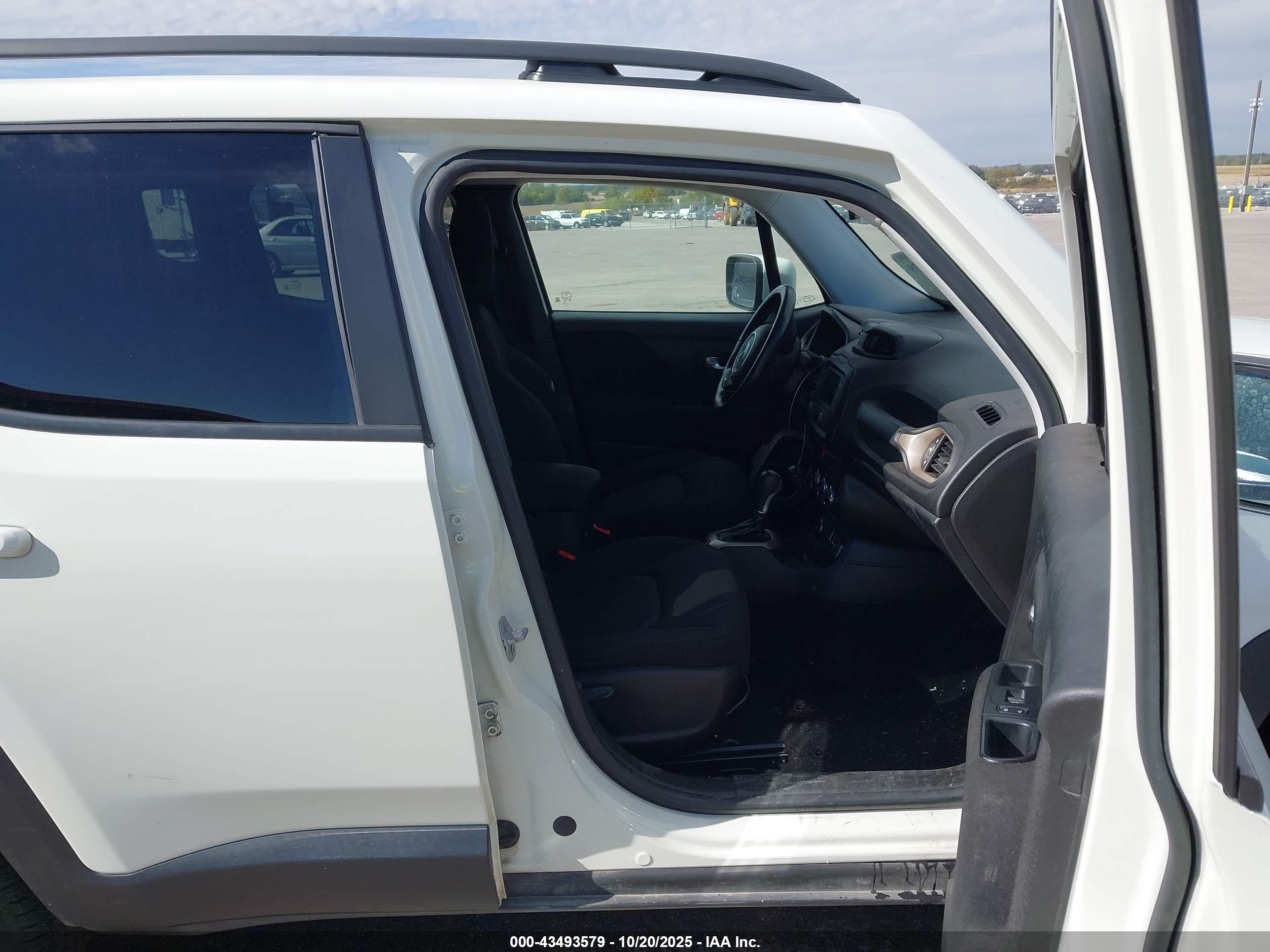 JEEP RENEGADE image 5