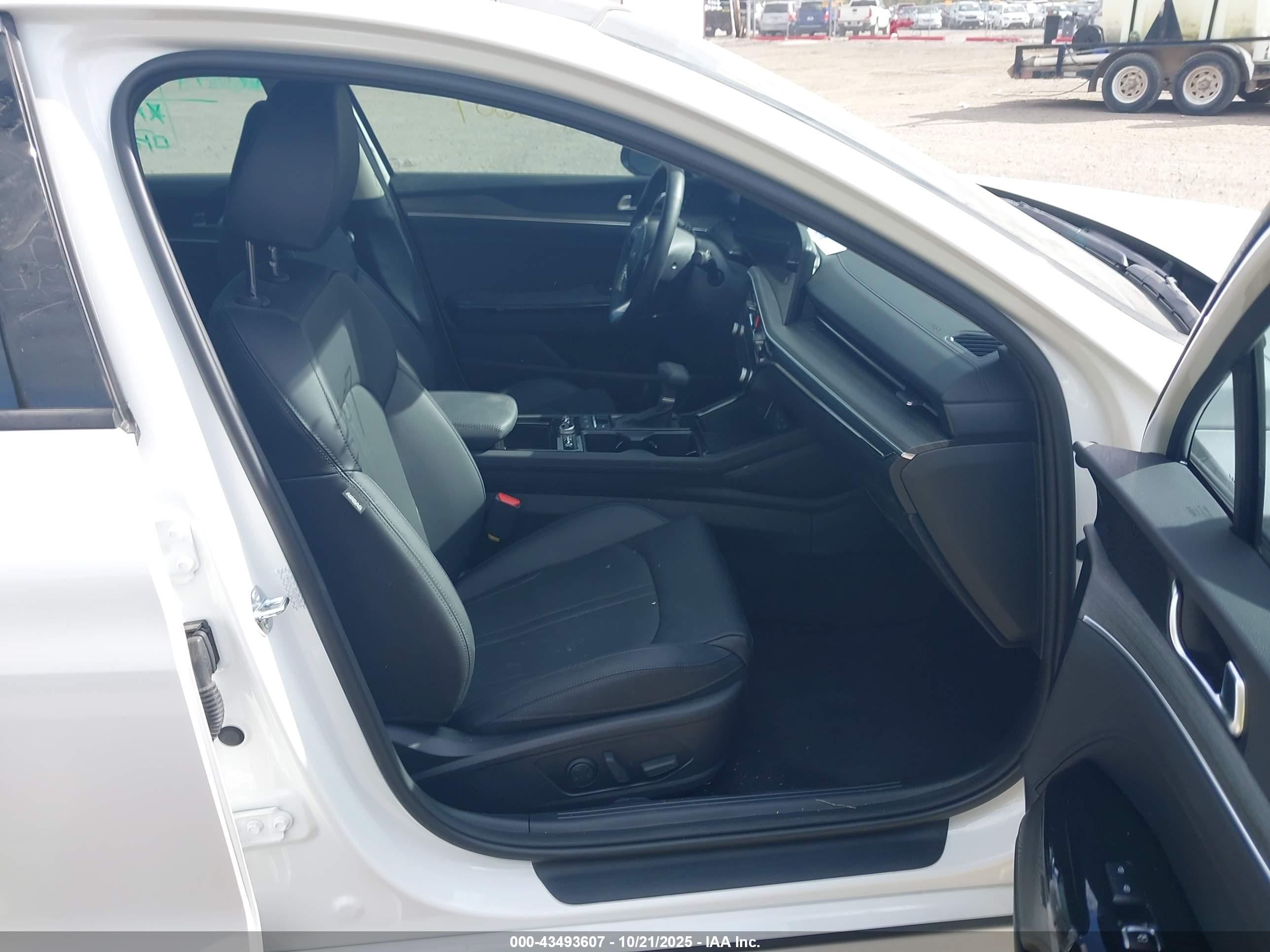 KIA K5 image 5