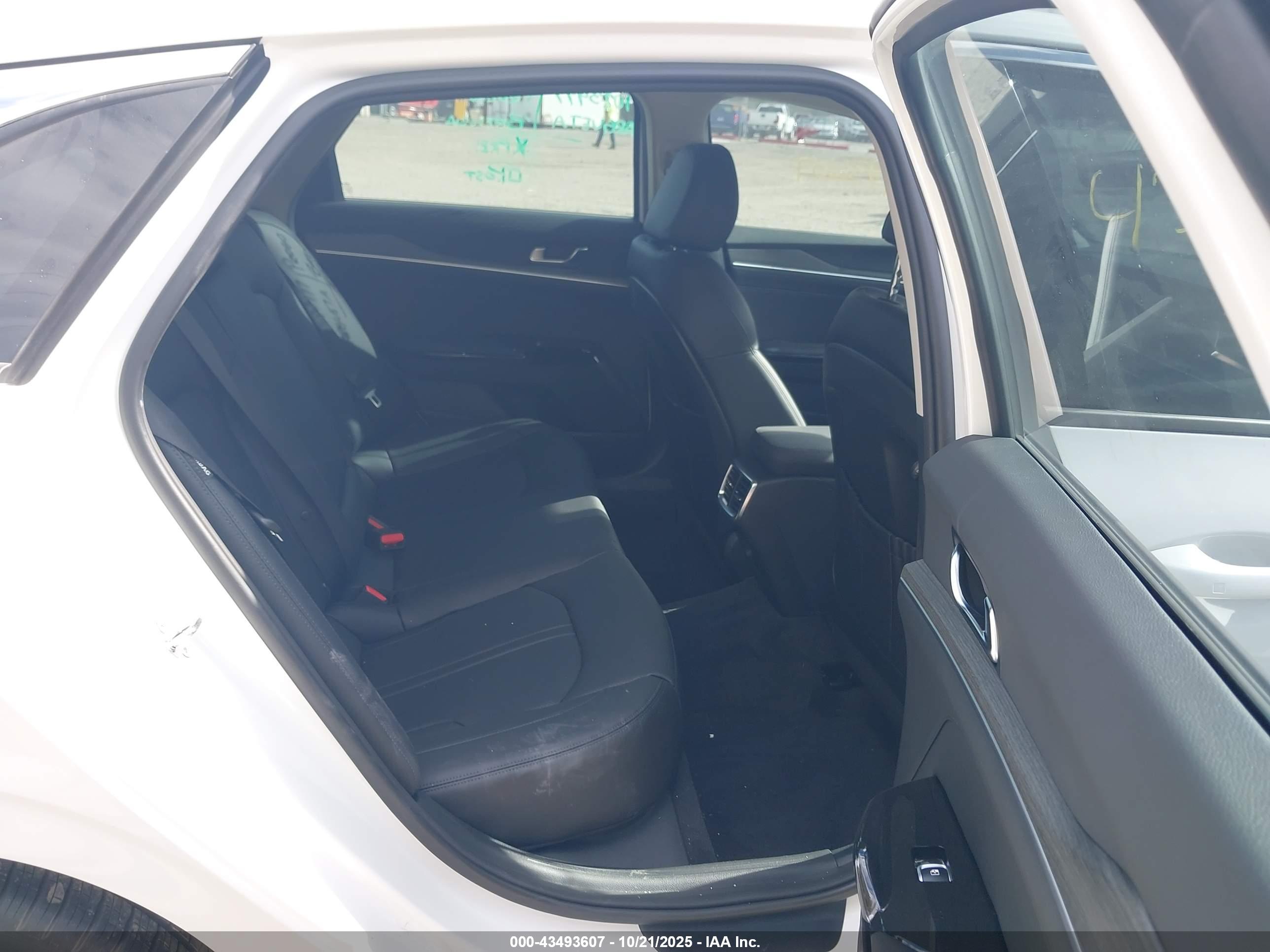 KIA K5 image 8