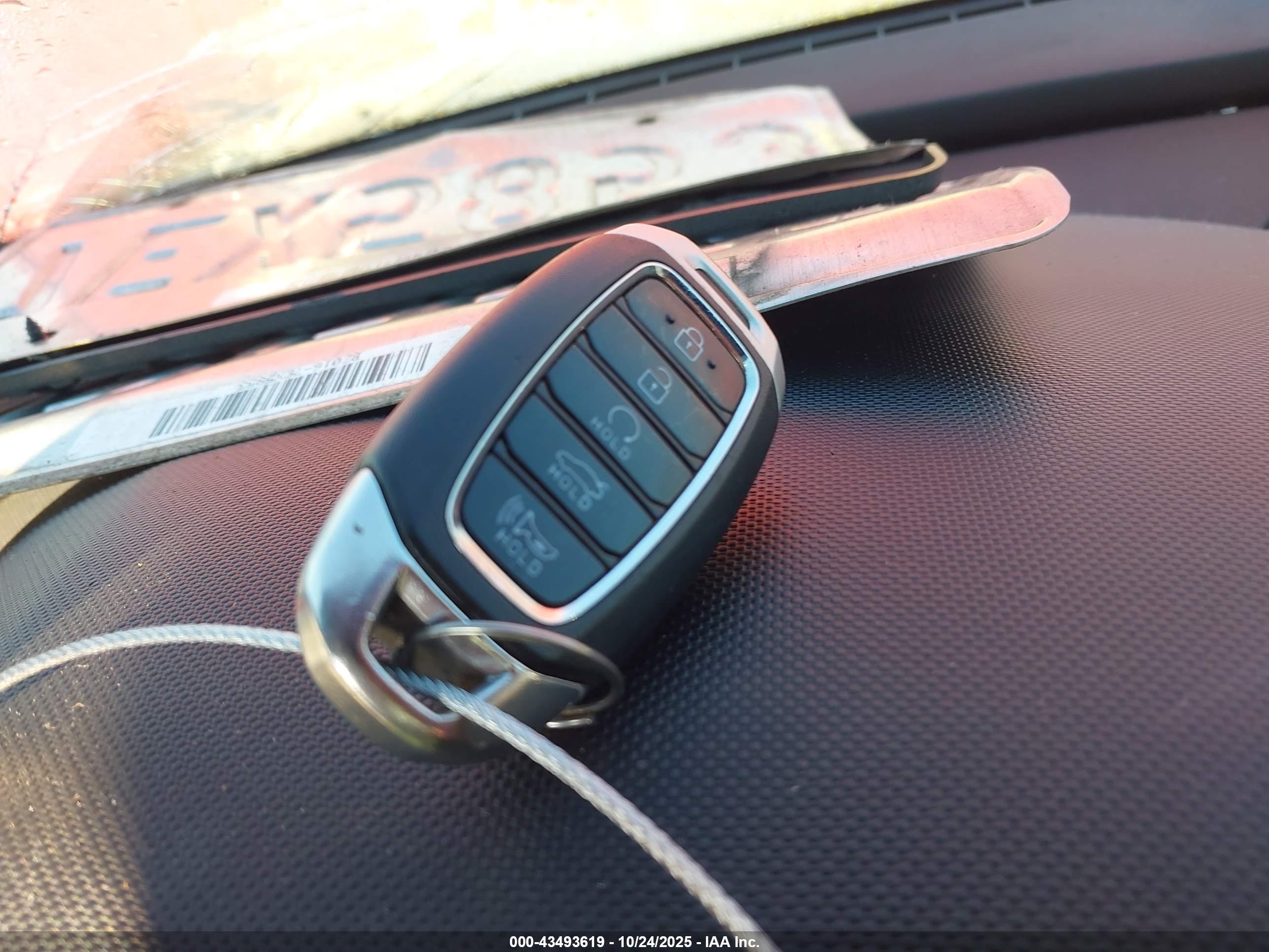HYUNDAI ELANTRA image 11