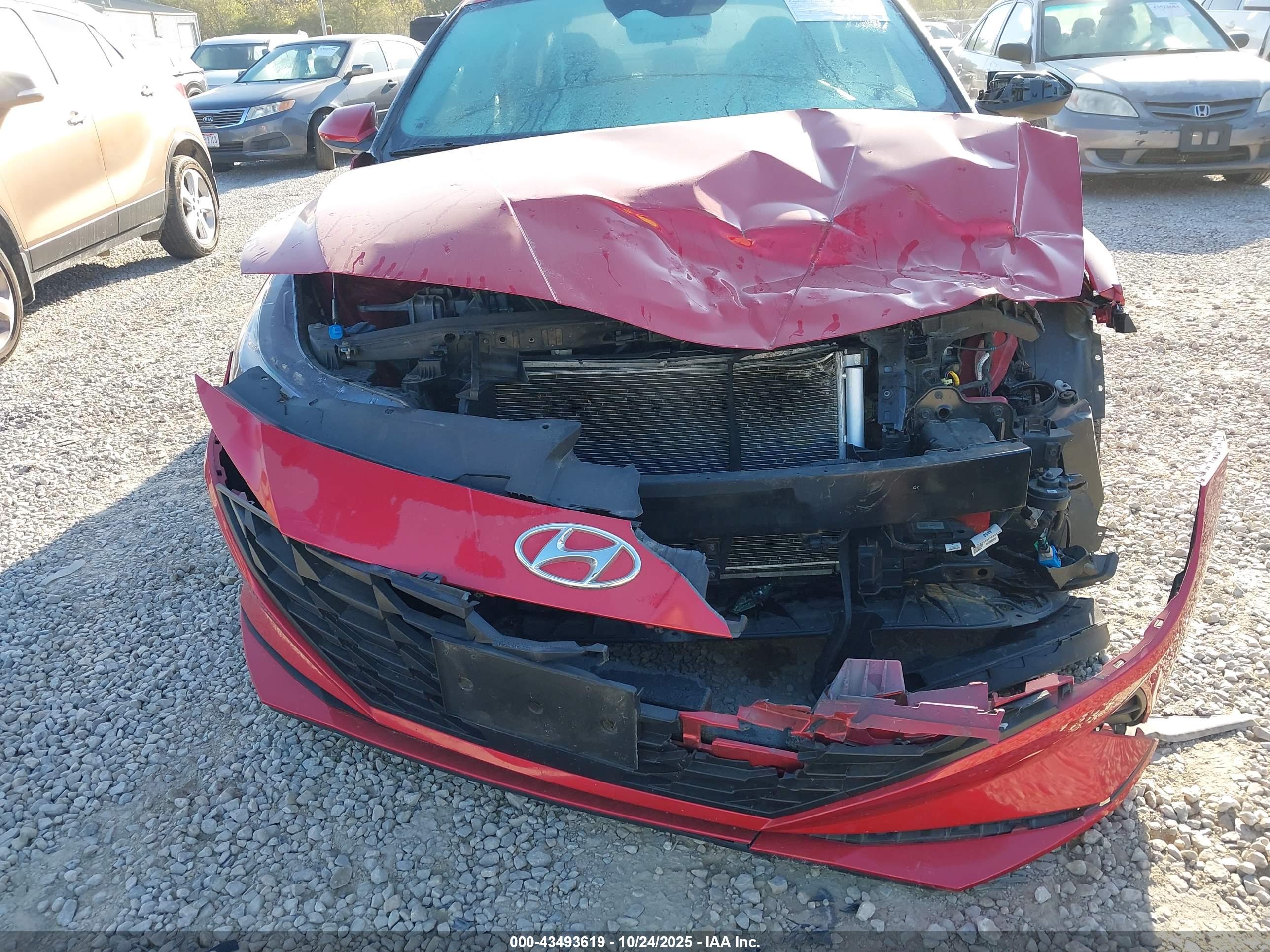 HYUNDAI ELANTRA image 6