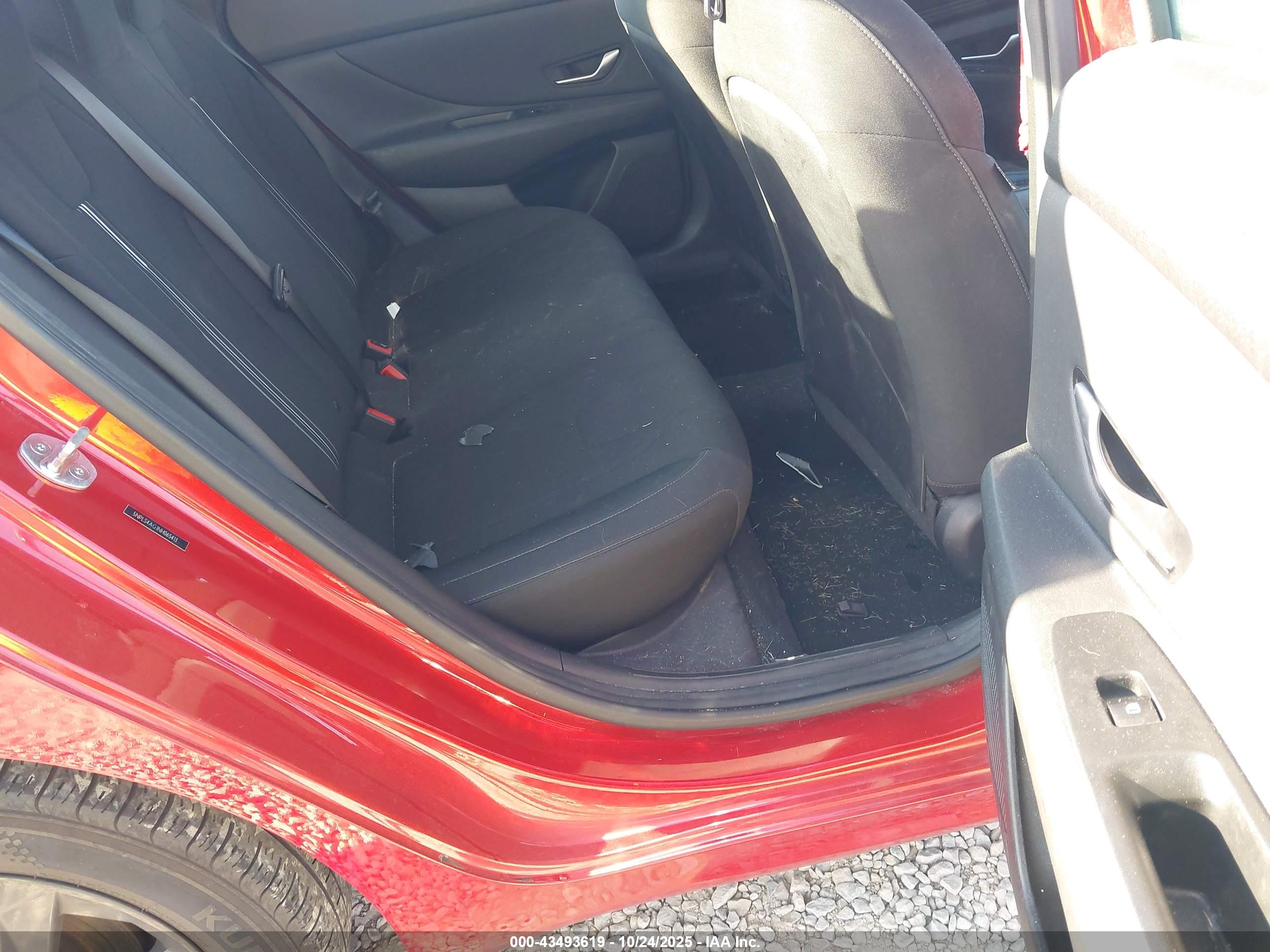 HYUNDAI ELANTRA image 8