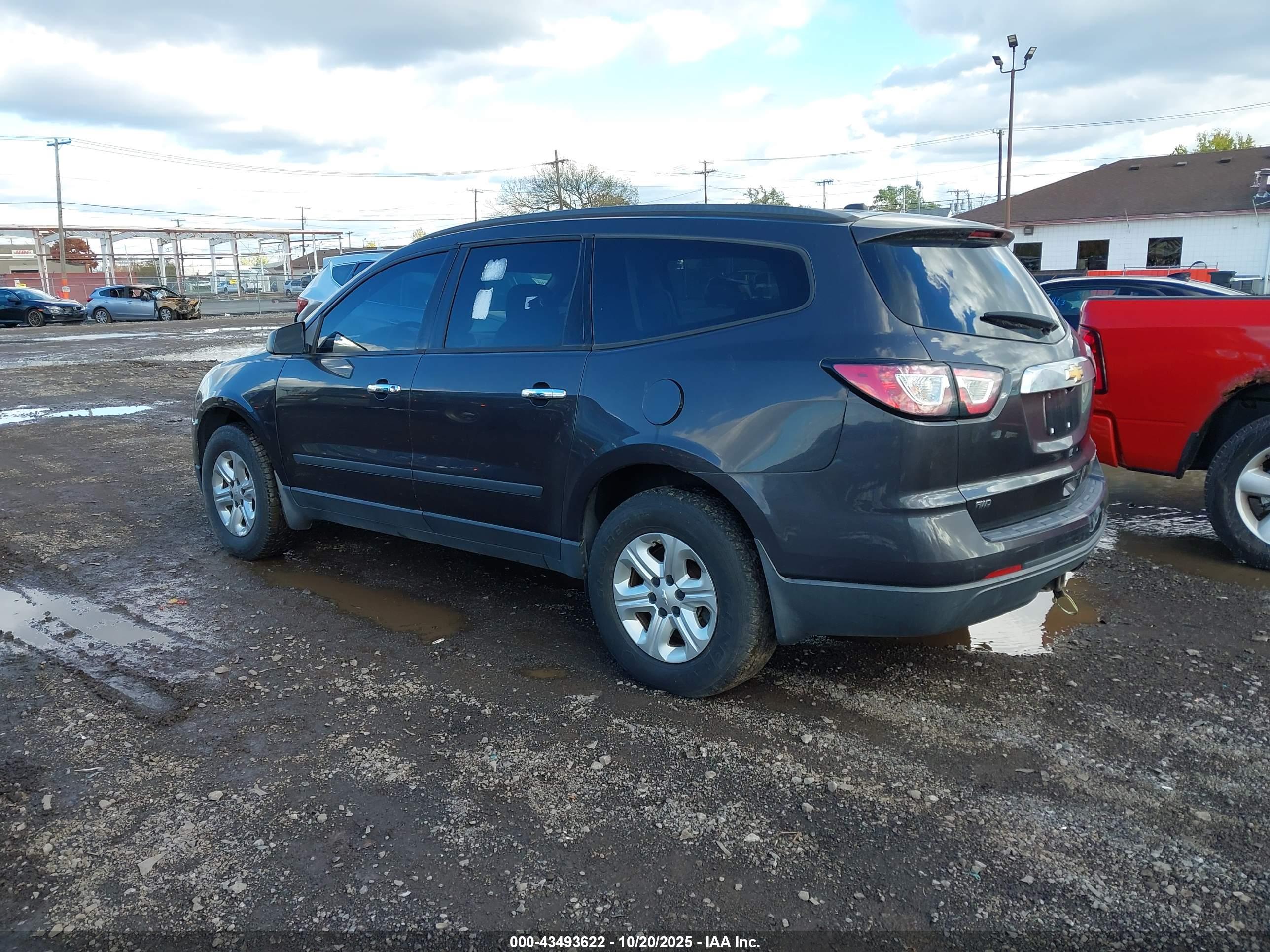 CHEVROLET TRAVERSE image 3