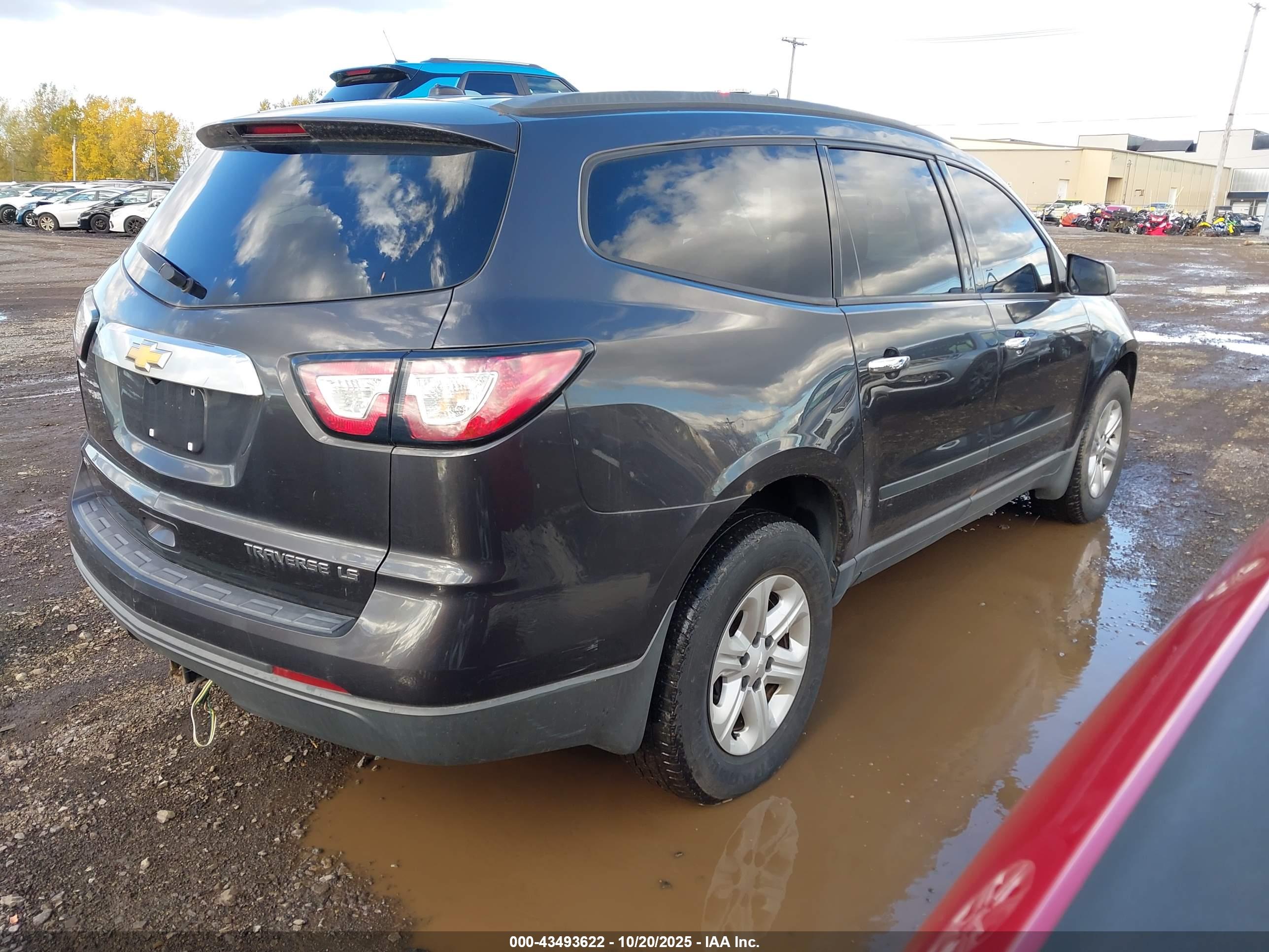 CHEVROLET TRAVERSE image 4