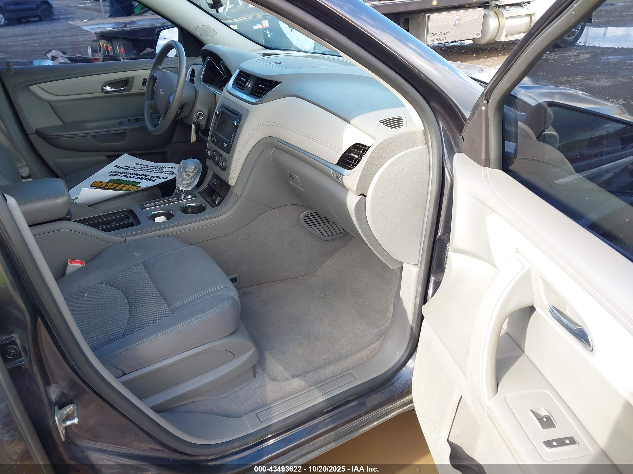CHEVROLET TRAVERSE image 5