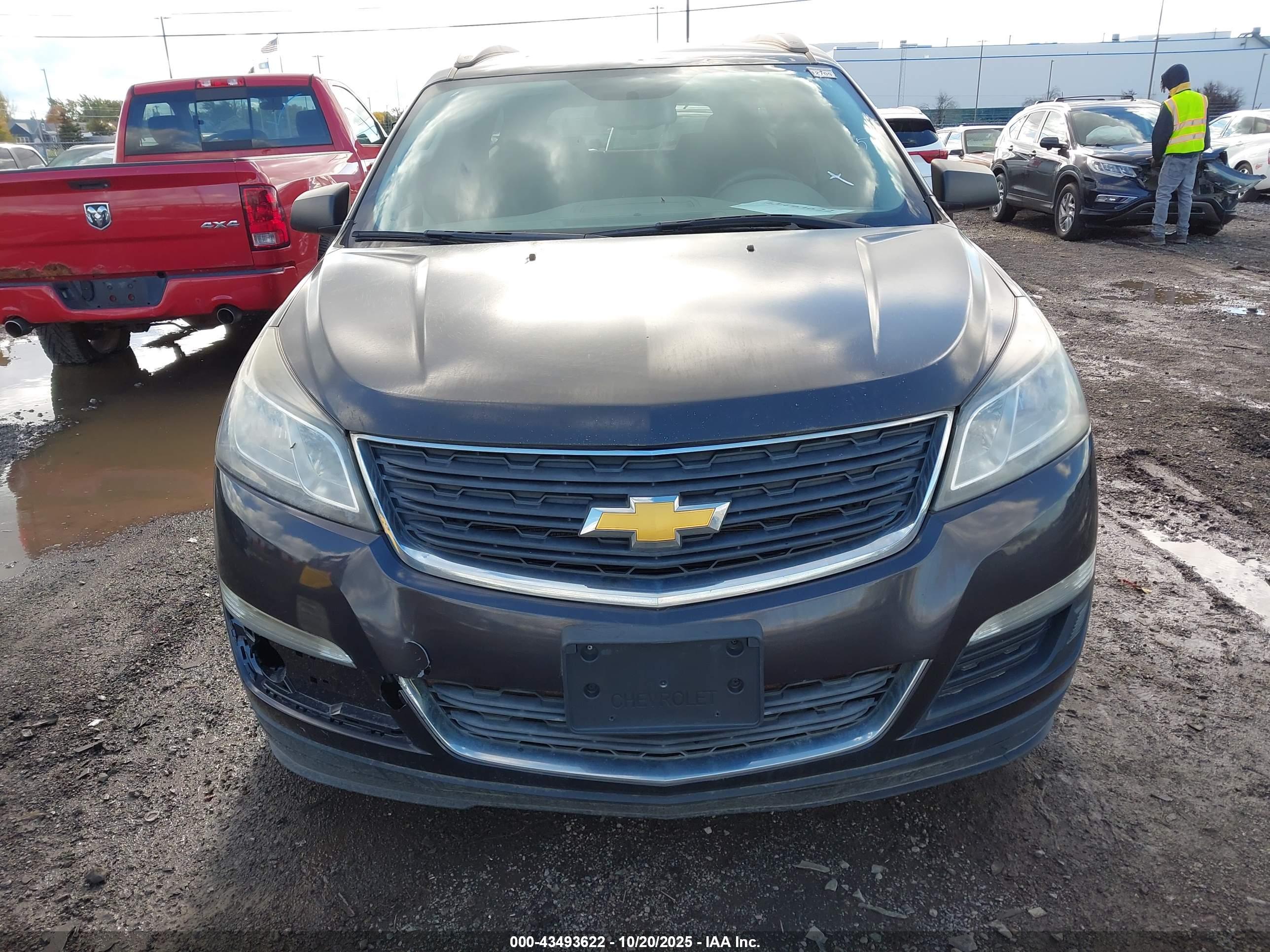 CHEVROLET TRAVERSE image 6