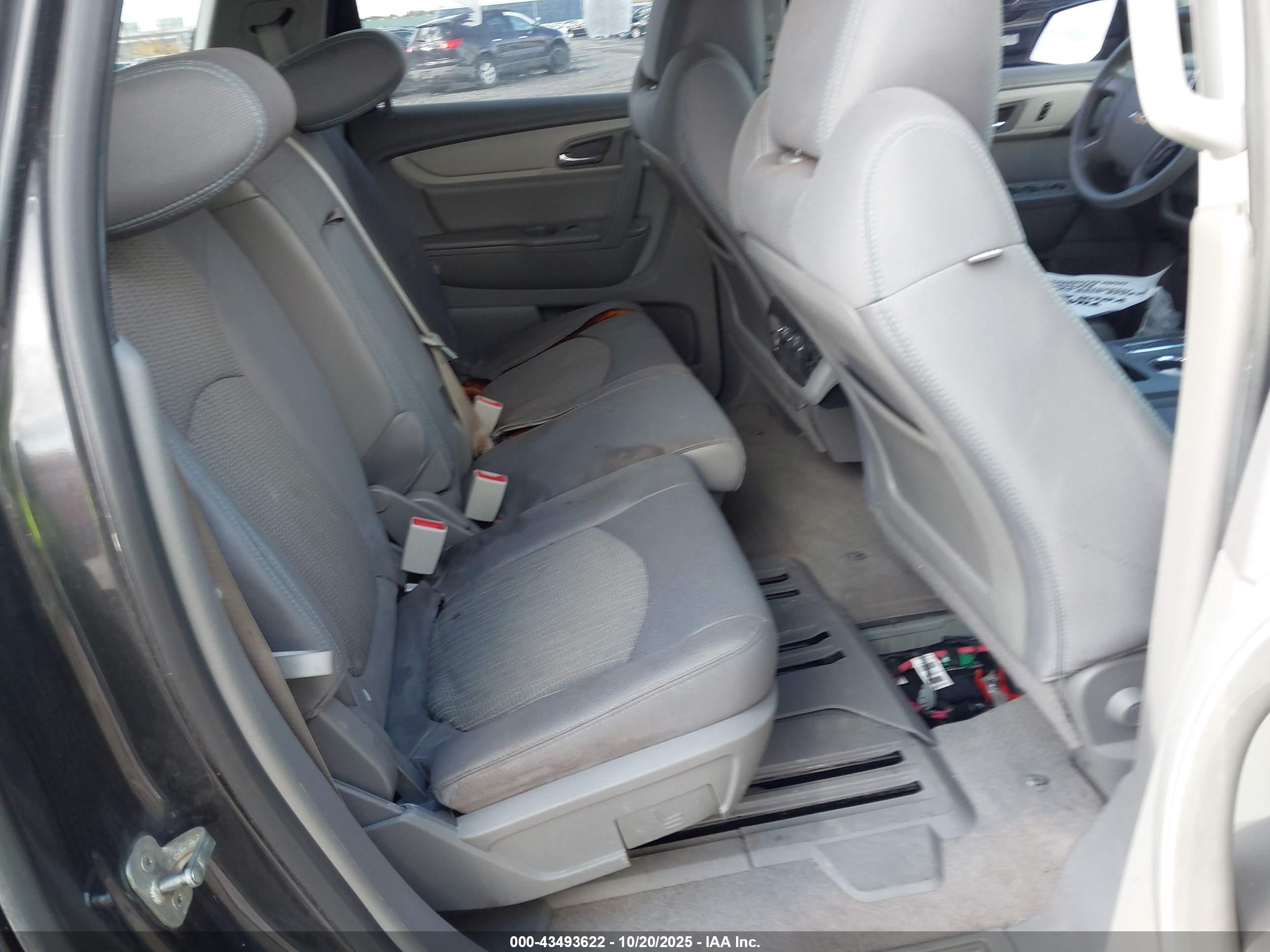 CHEVROLET TRAVERSE image 8