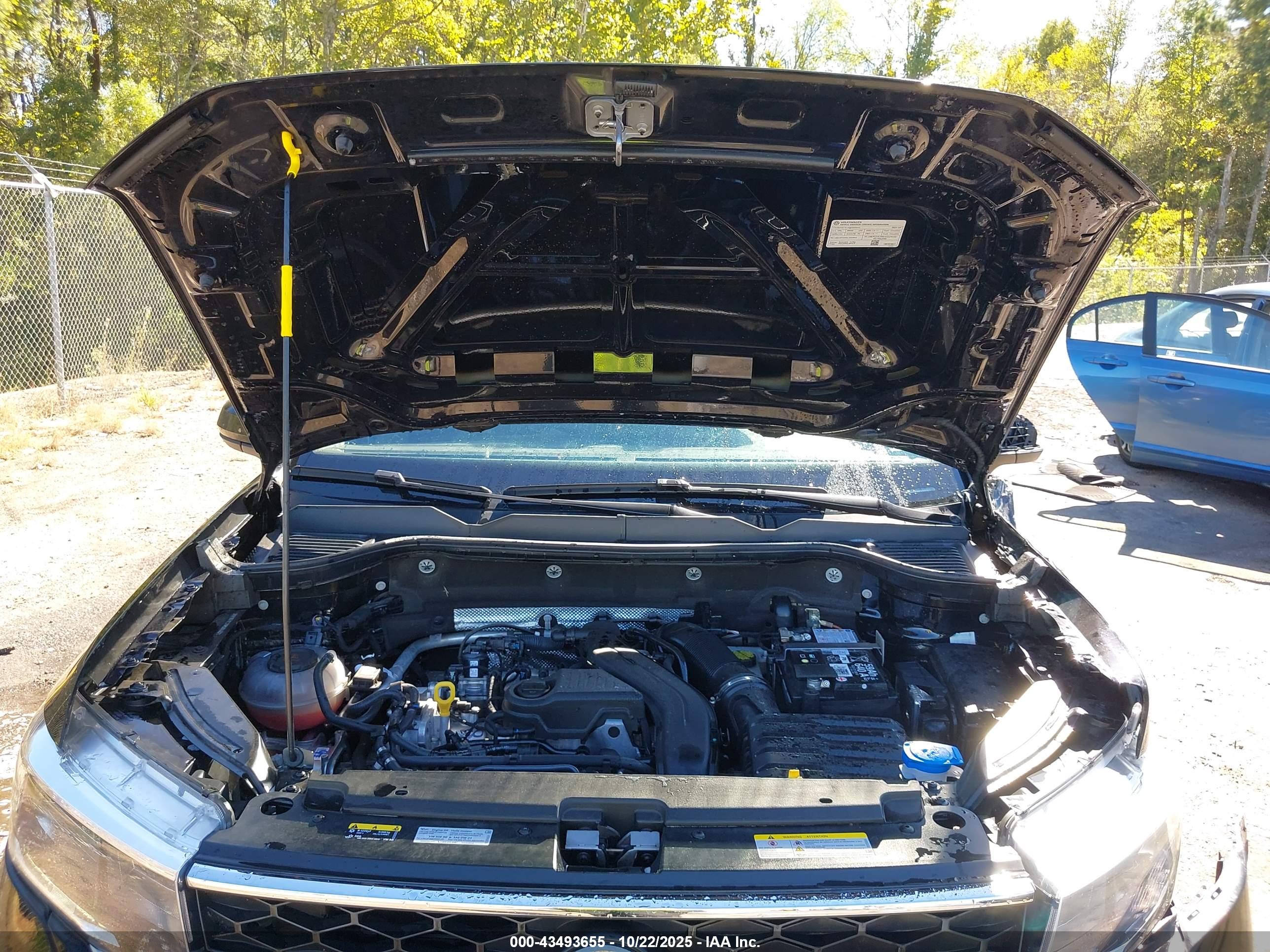 VOLKSWAGEN TAOS image 10