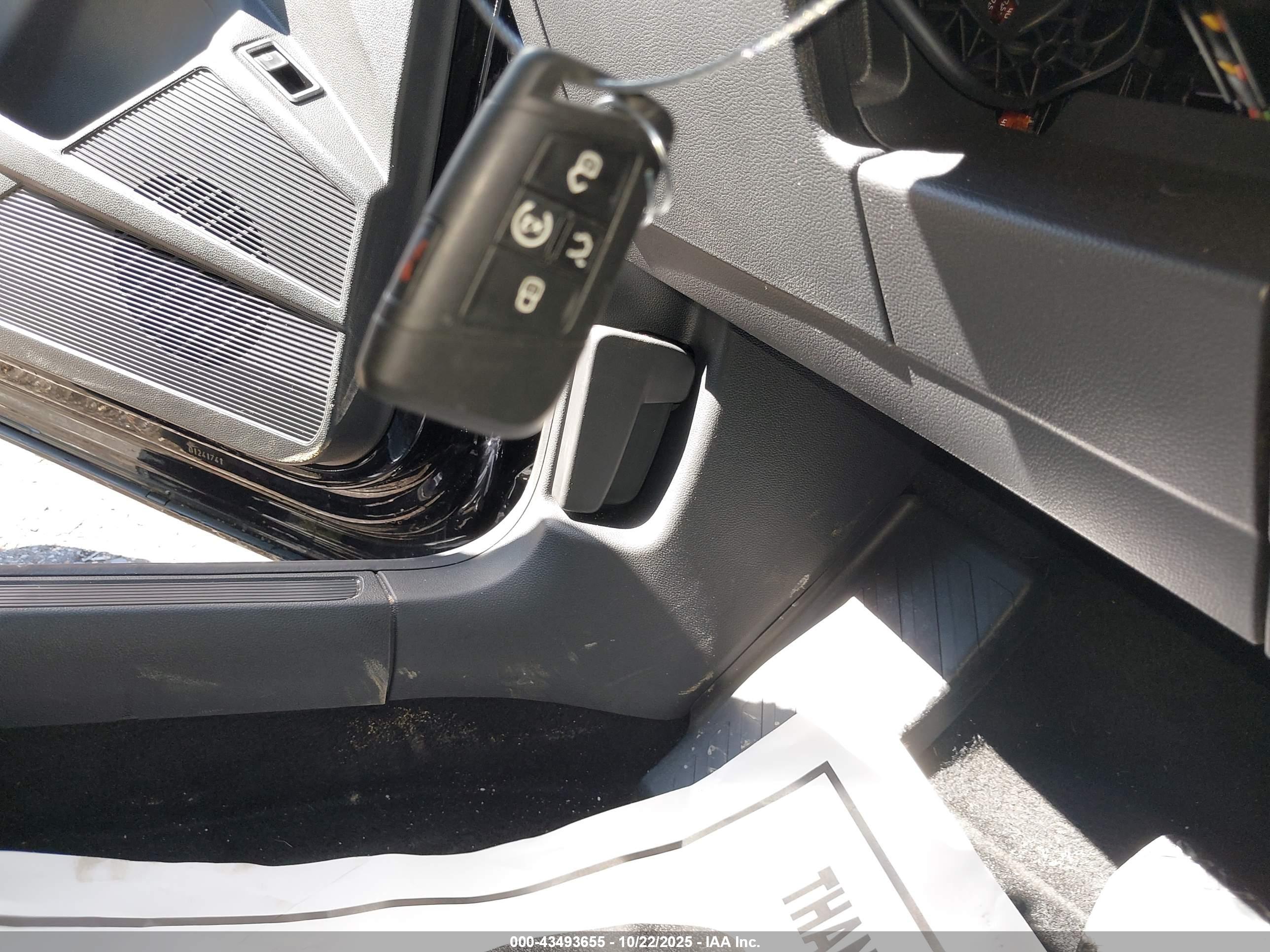 VOLKSWAGEN TAOS image 11