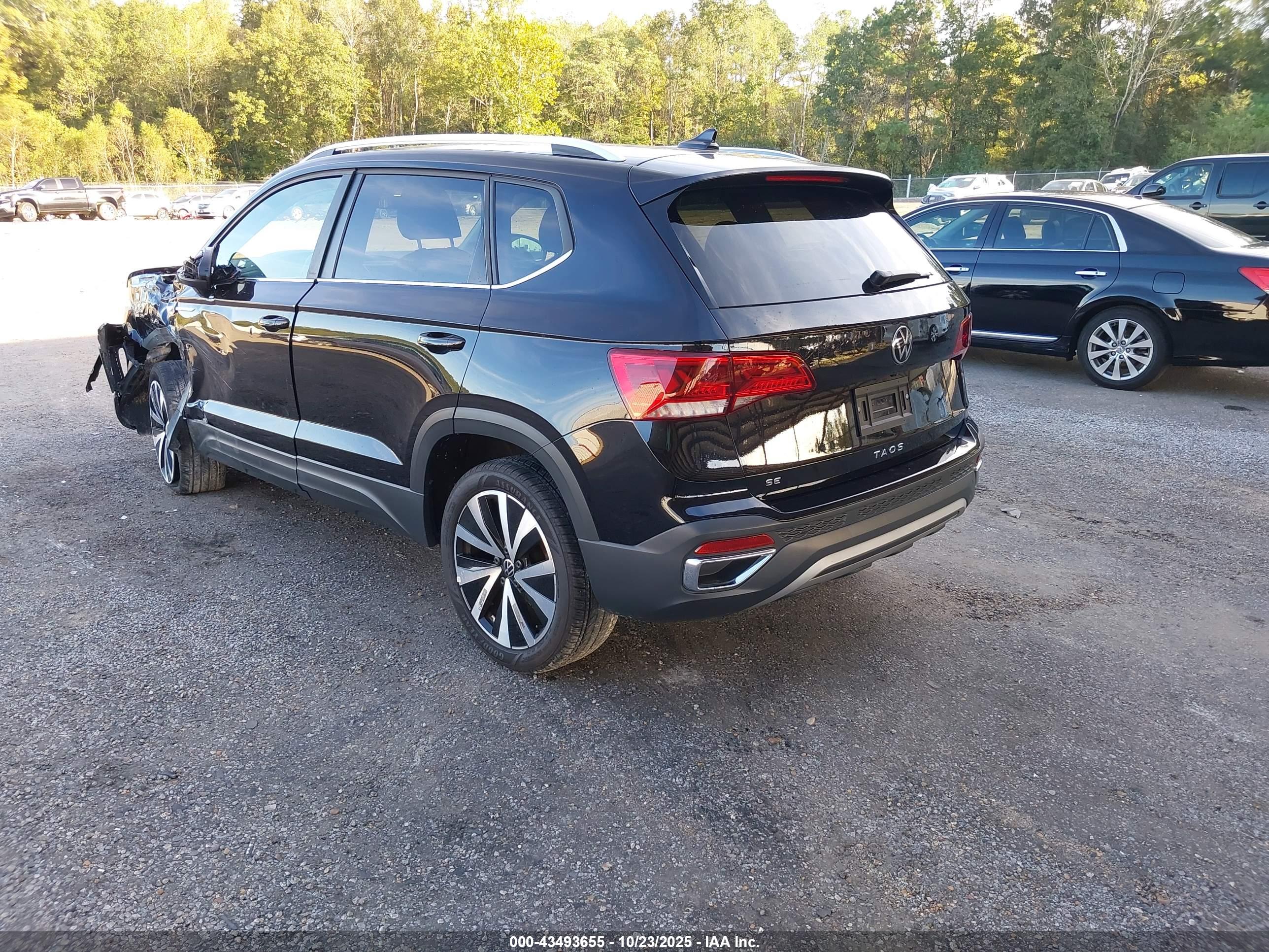 VOLKSWAGEN TAOS image 3