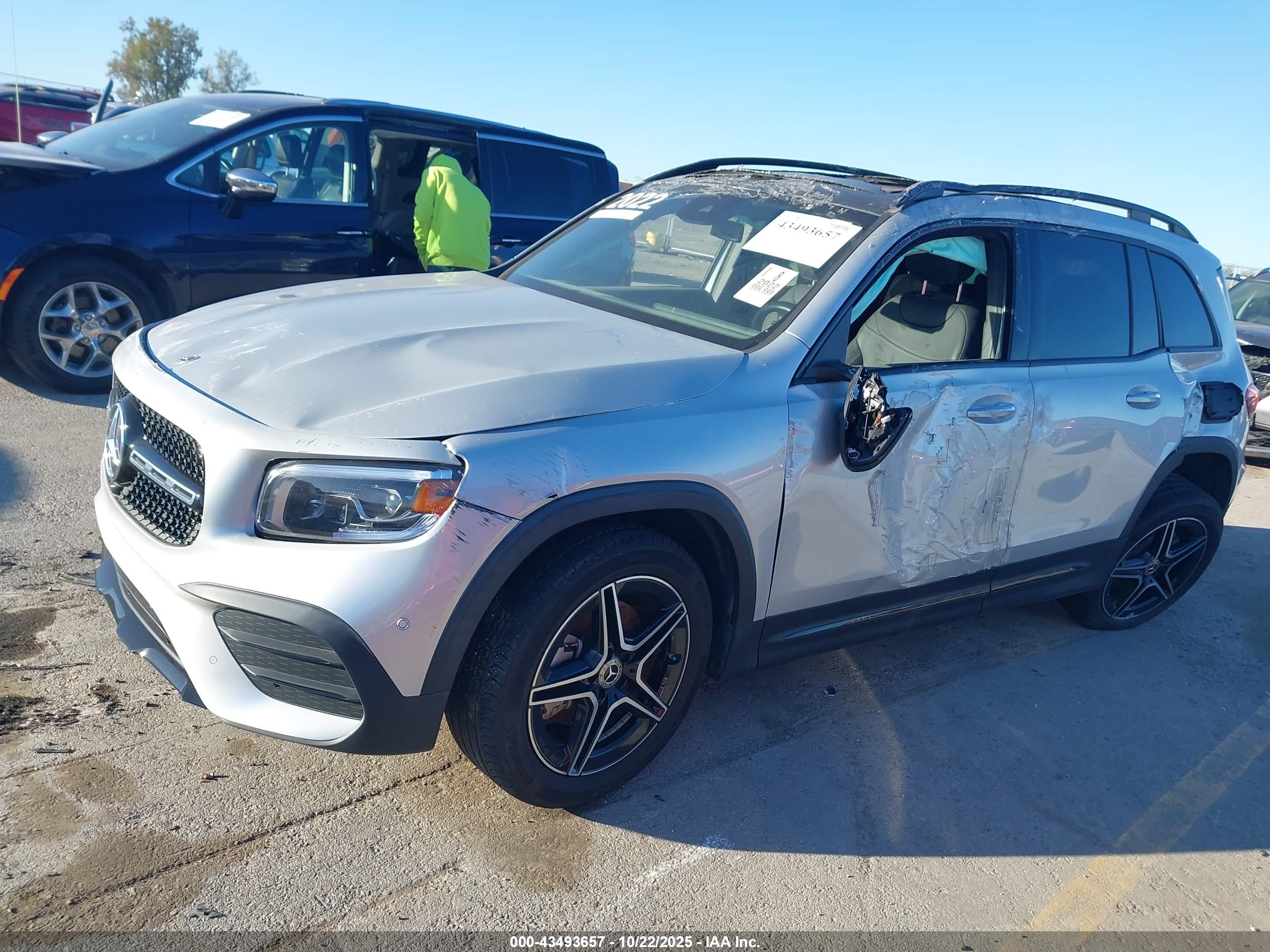 MERCEDES-BENZ GLB image 2