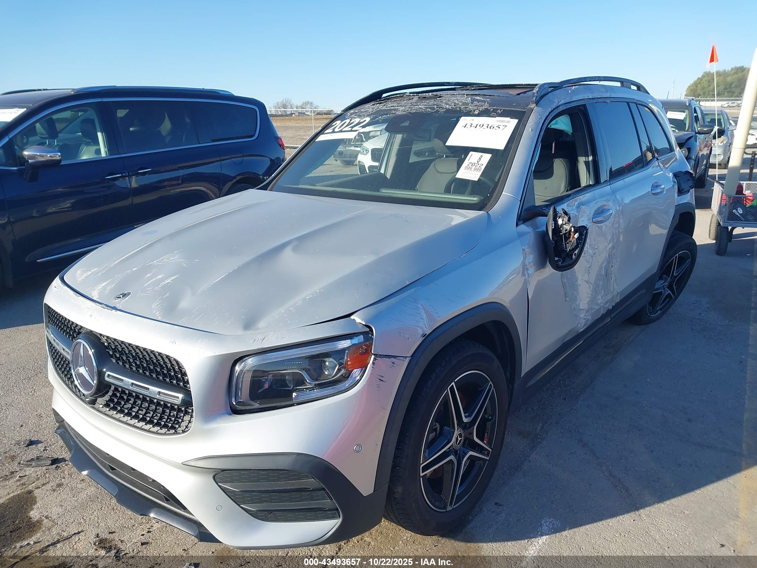 MERCEDES-BENZ GLB image 6
