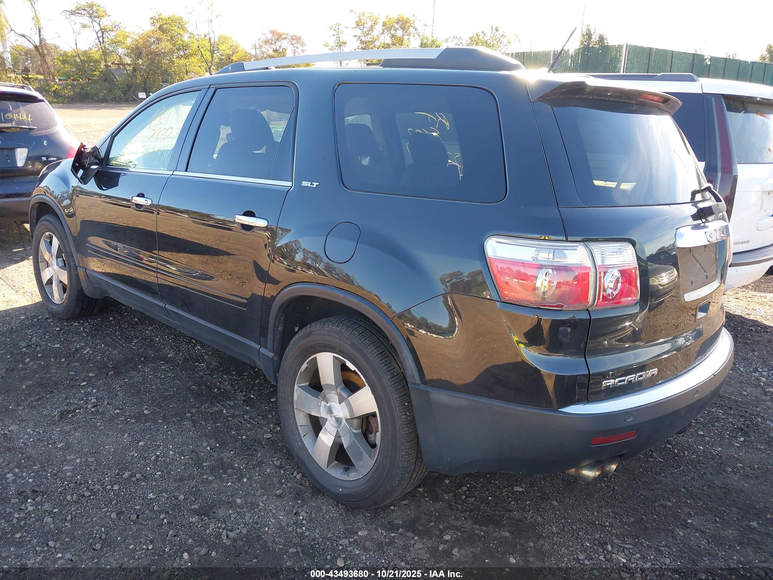 GMC ACADIA image 3